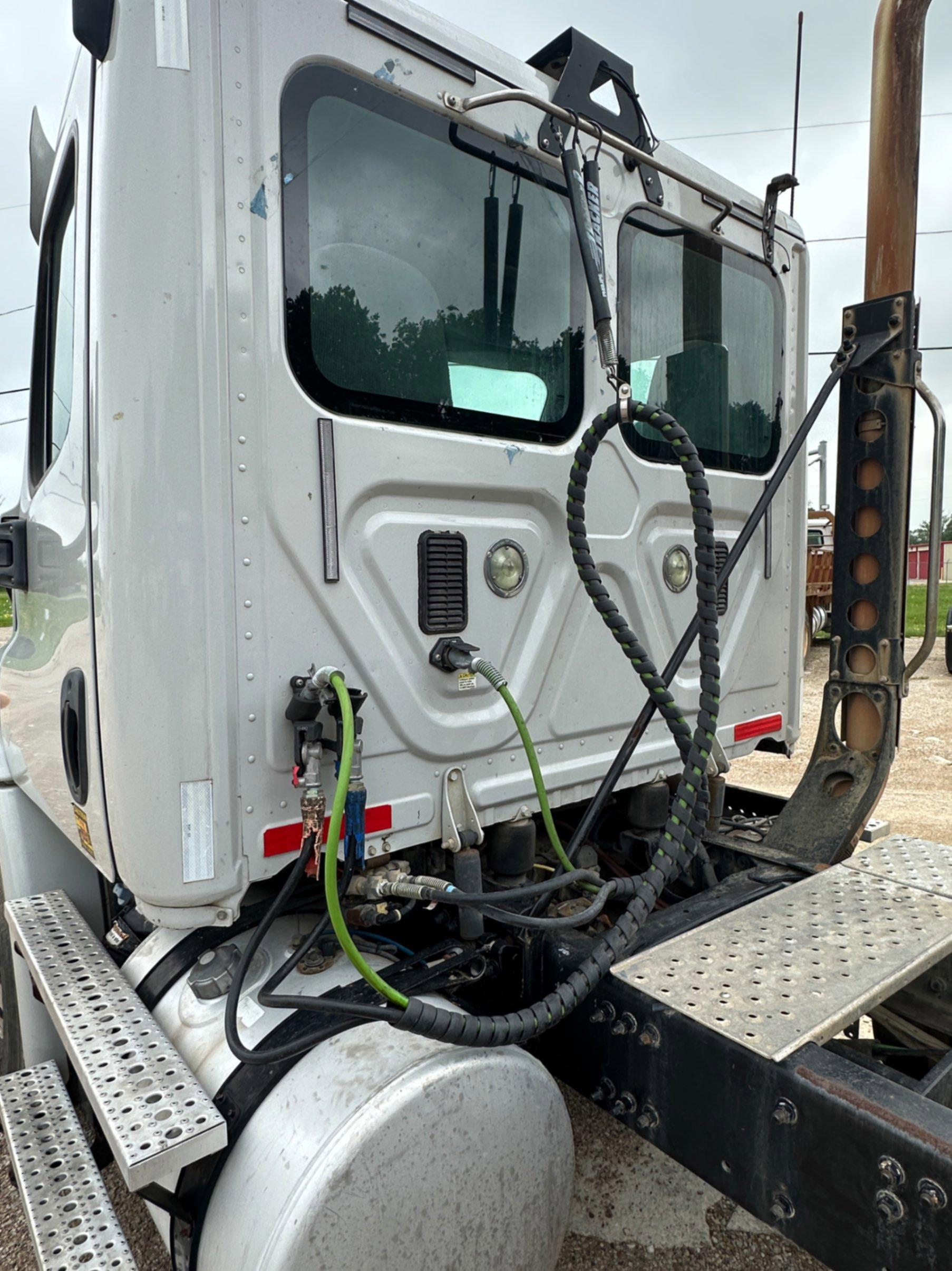 2014 FREIGHTLINER CASCADIA