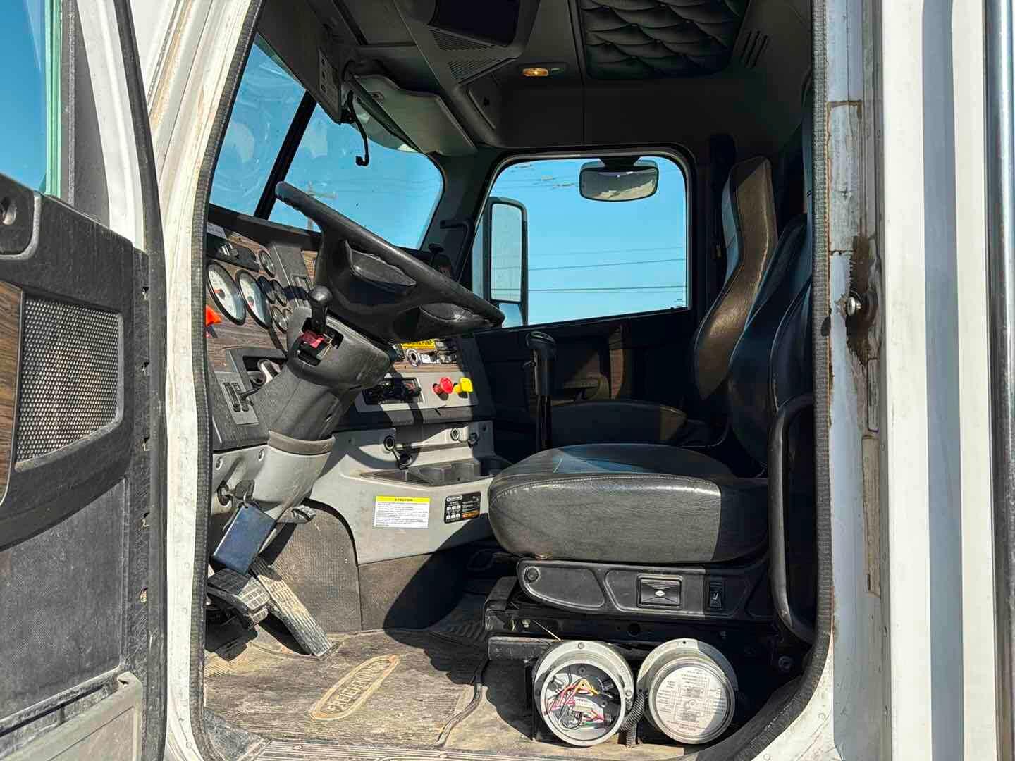 2014 FREIGHTLINER CASCADIA
