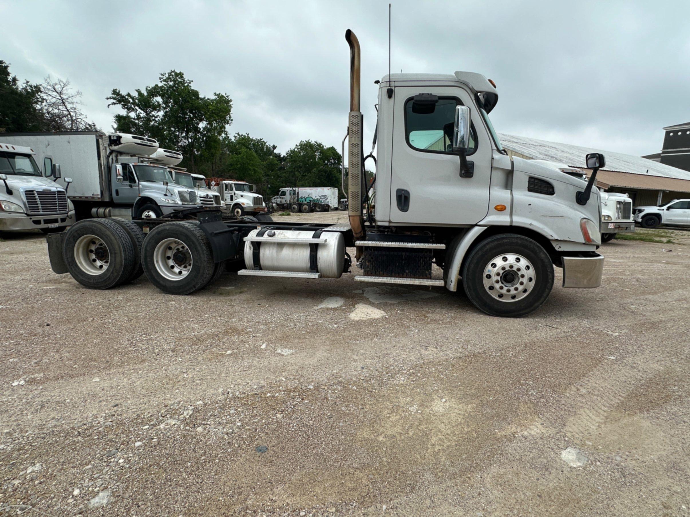 2014 FREIGHTLINER CASCADIA