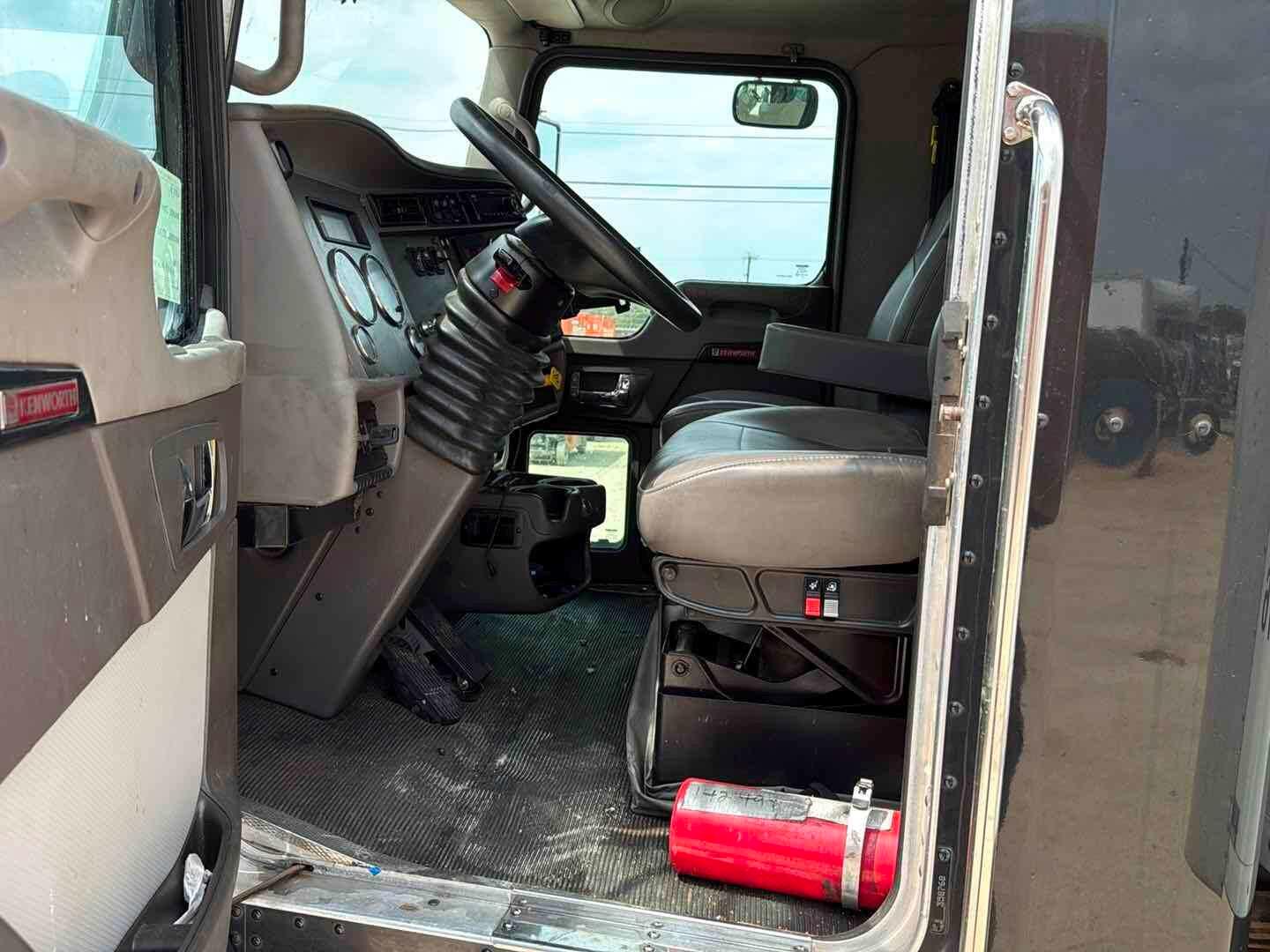 2019 KENWORTH T3 SERIES