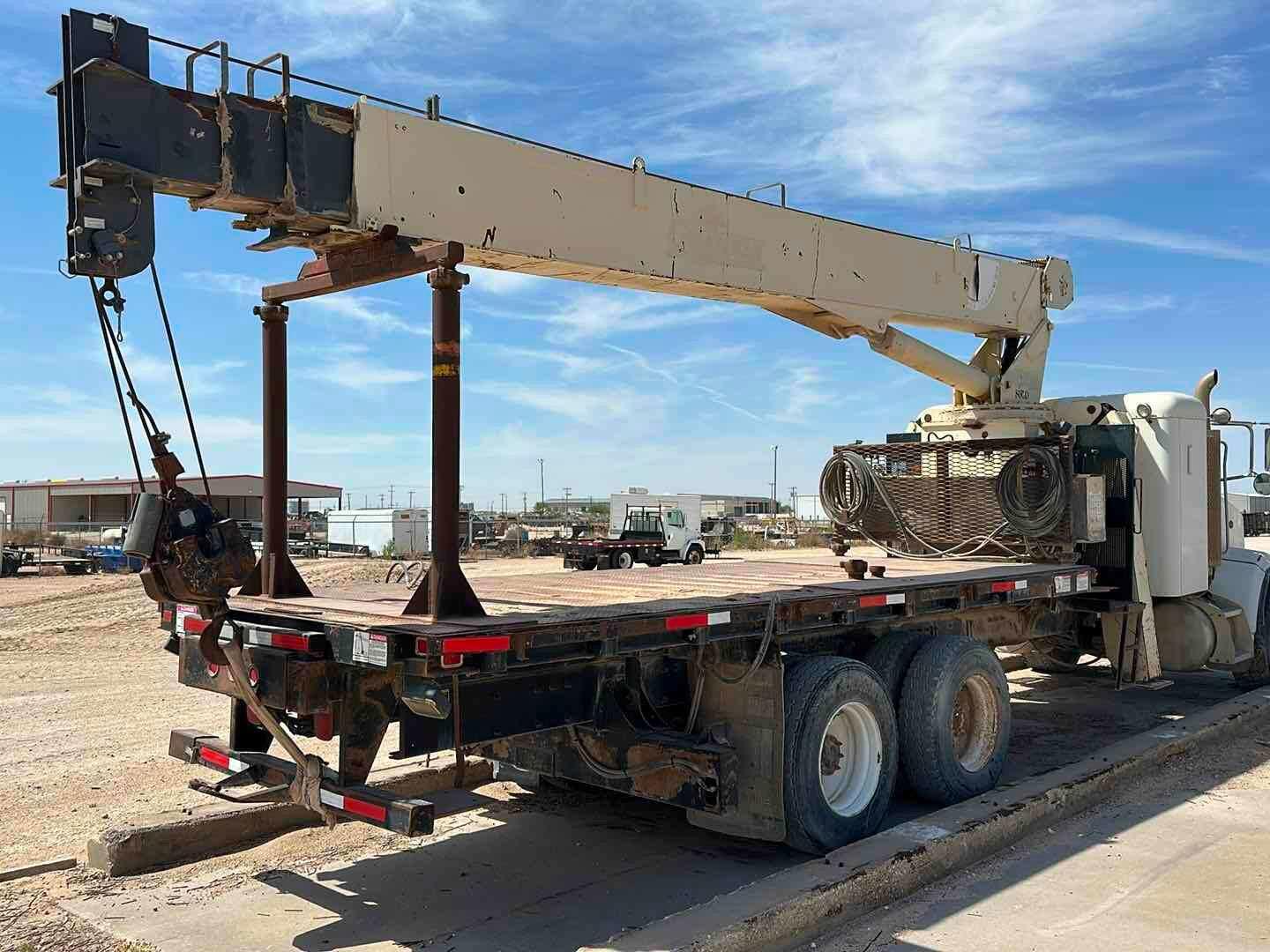 2007 PETERBILT 378 CRANE TRUCK(INOPERABLE)