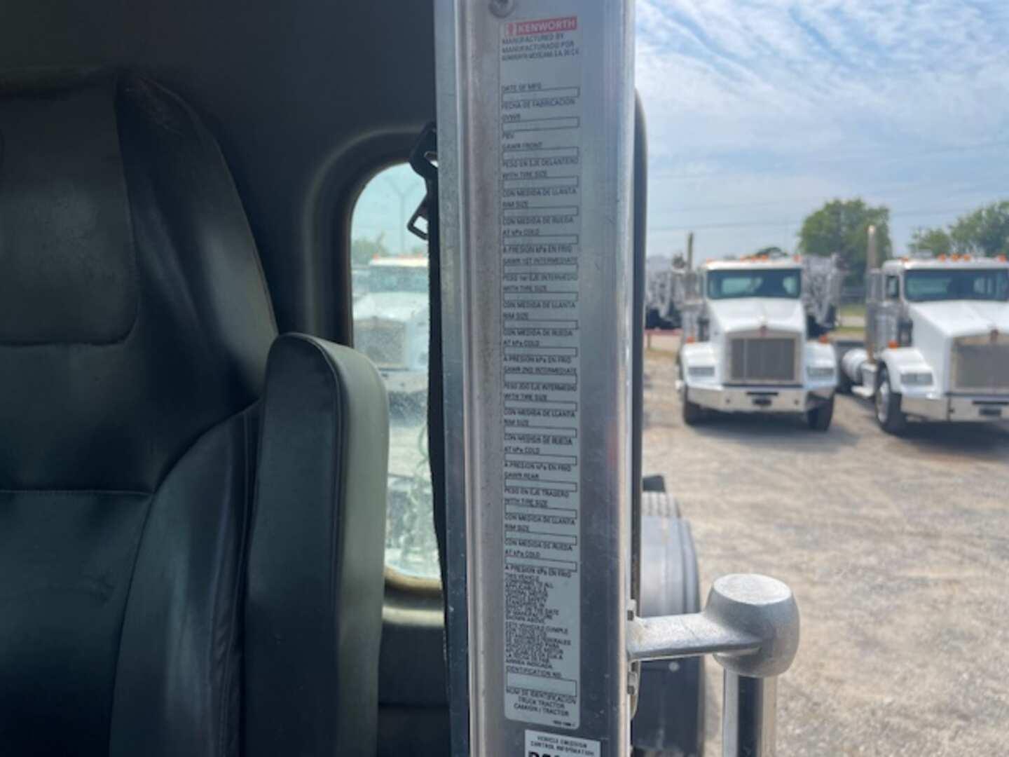 2020 KENWORTH T800 DAYCAB