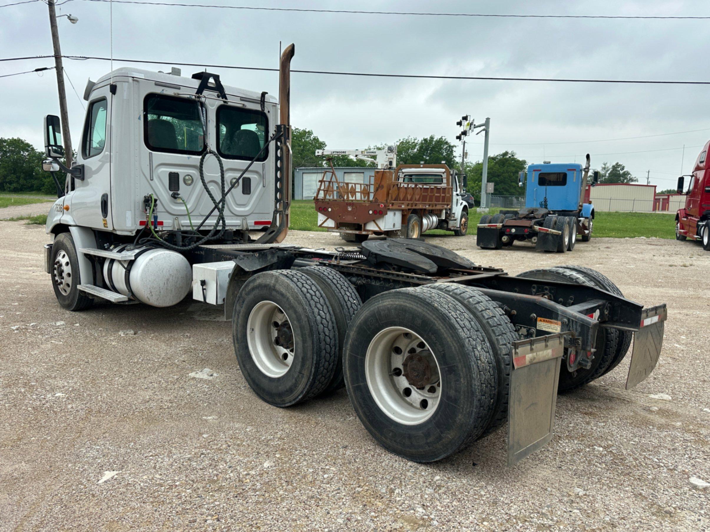 2014 FREIGHTLINER CASCADIA