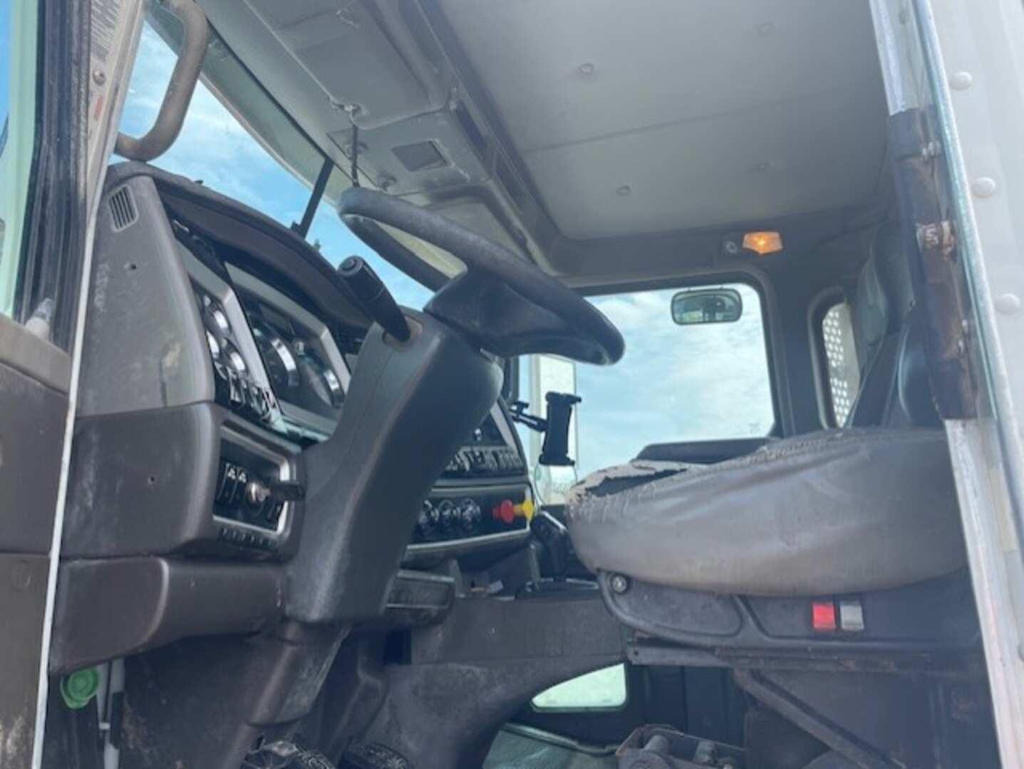 2020 KENWORTH T800 DAYCAB