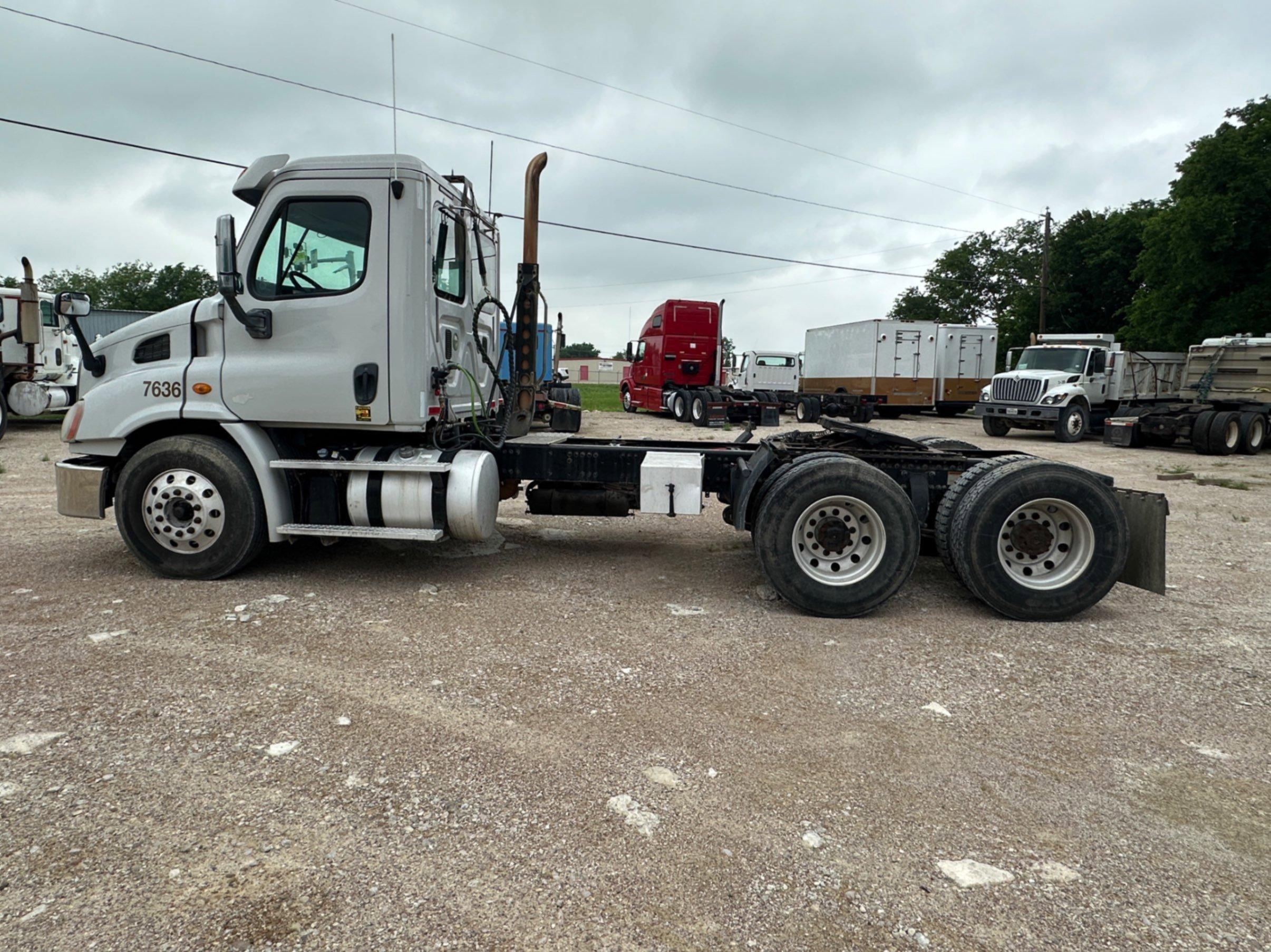 2014 FREIGHTLINER CASCADIA