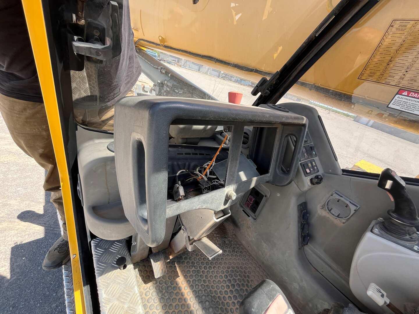 2011 GROVE TMS900E TRUCK CRANE