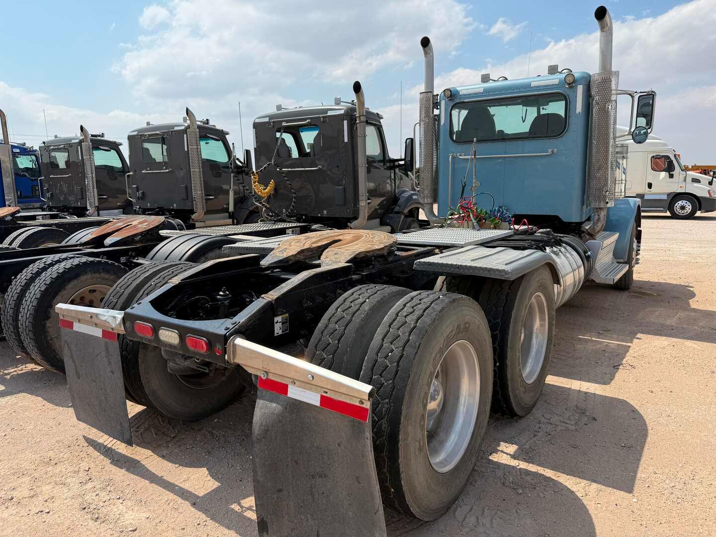 2018 PETERBILT 389 DAYCAB