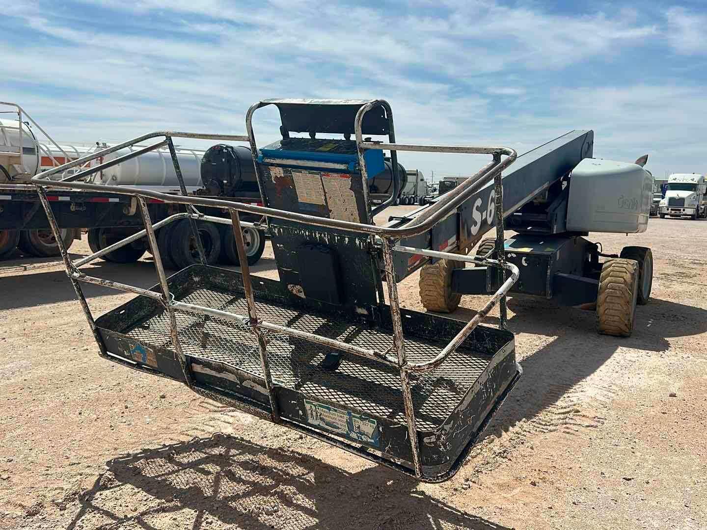 2008 GENIE S-60 MANLIFT