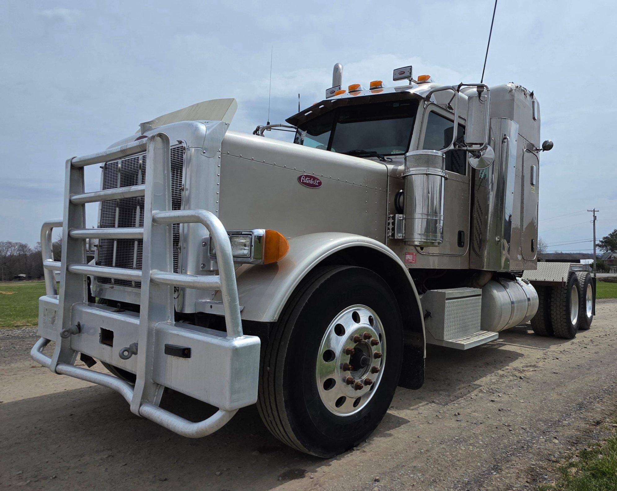 2007 PETERBILT 379 MID-ROOF SLEEPER