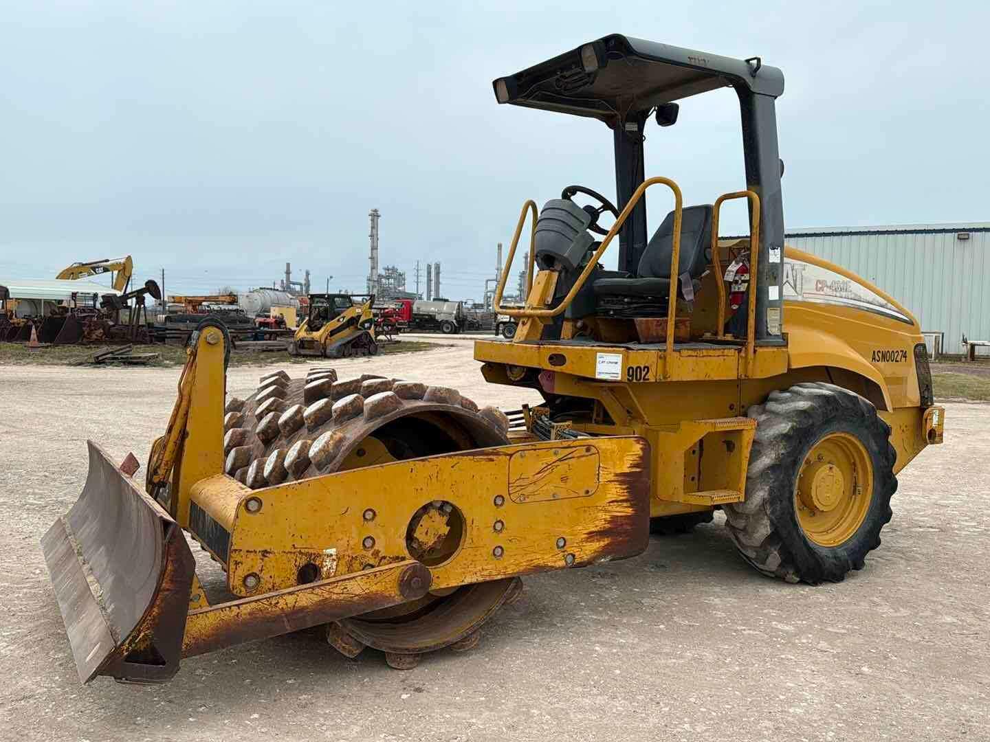 2004 CAT CP433E PADFOOT ROLLER