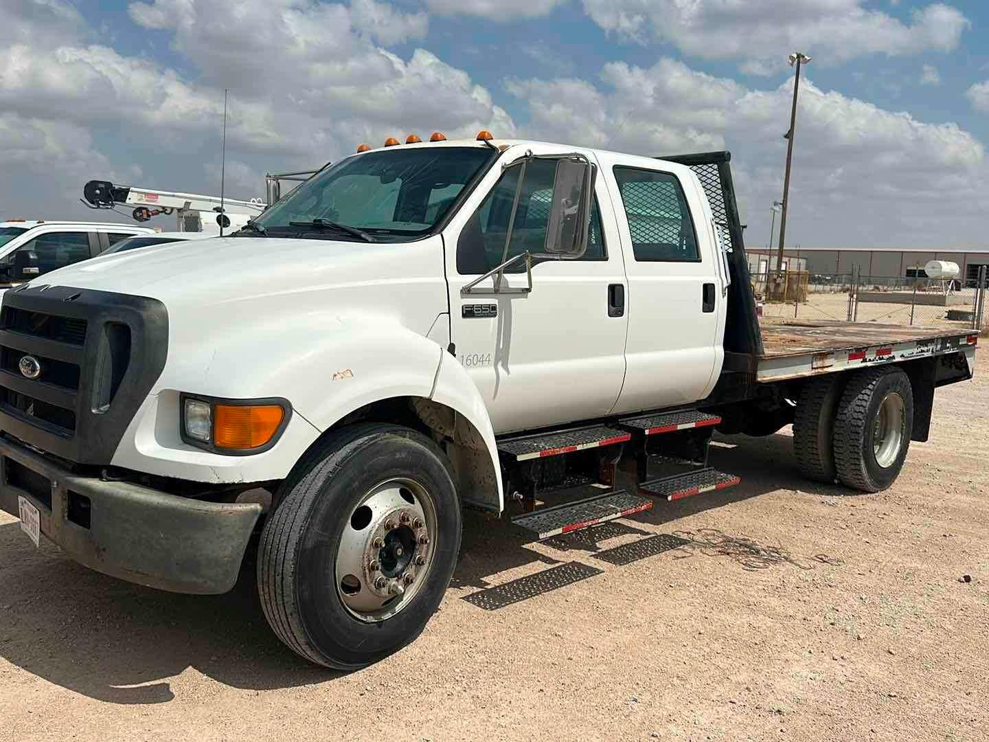 2004 FORD F-650 FLATBED