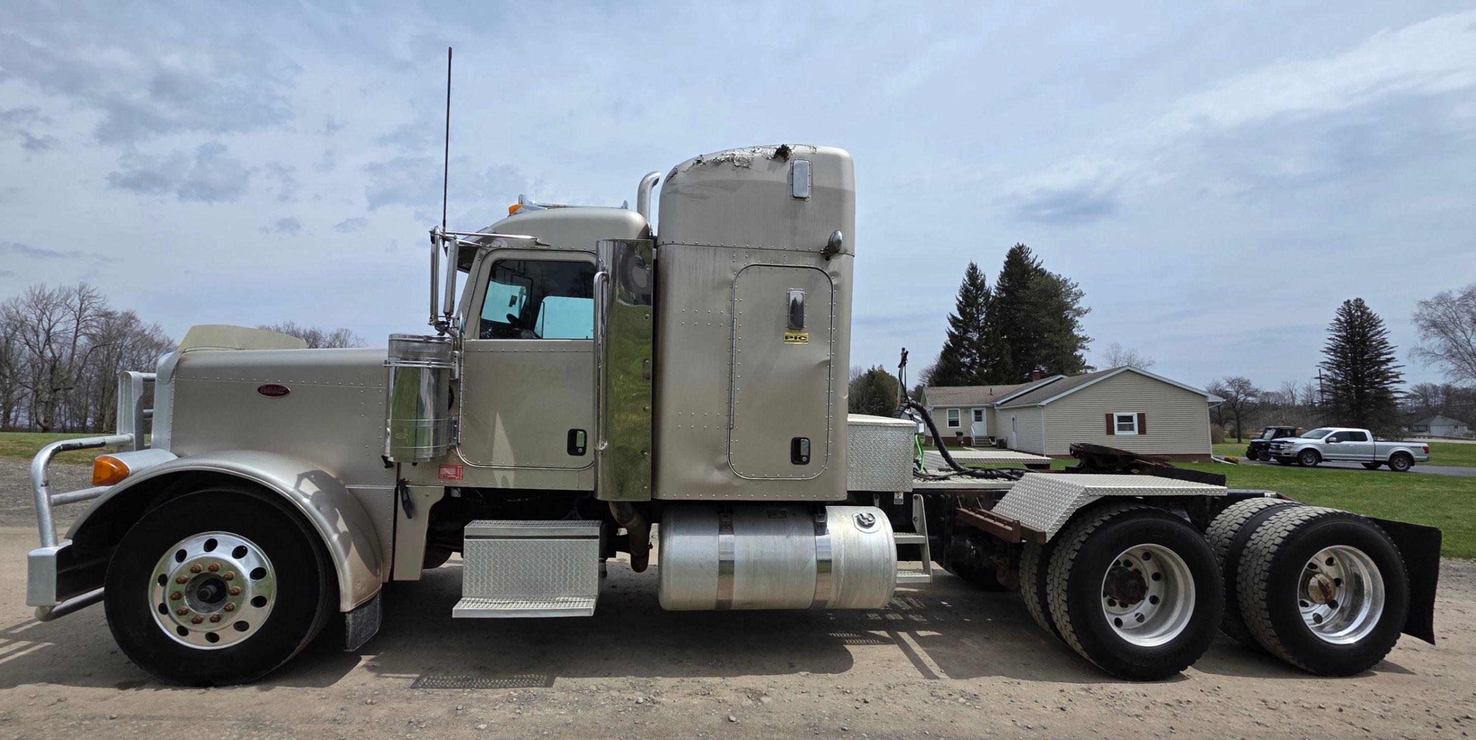 2007 PETERBILT 379 MID-ROOF SLEEPER
