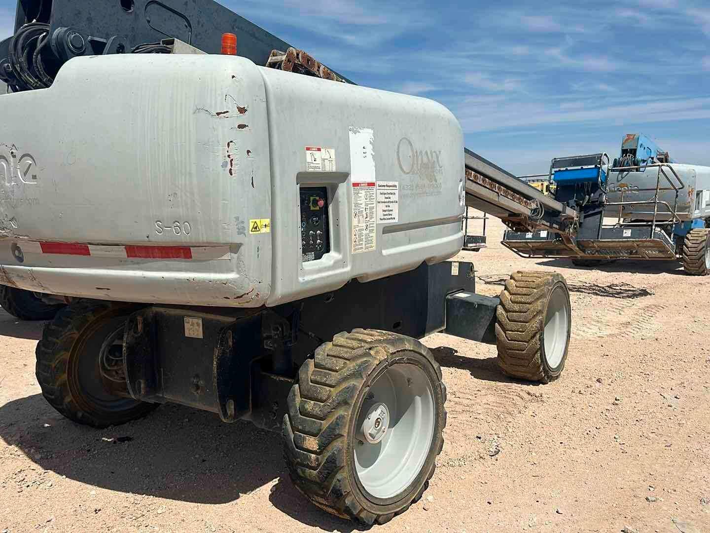 2008 GENIE S-60 MANLIFT