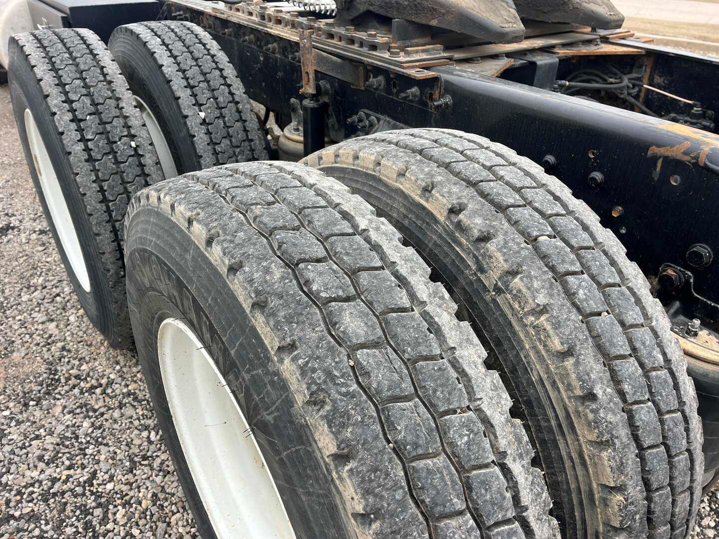 2016 CATERPILLAR CT660