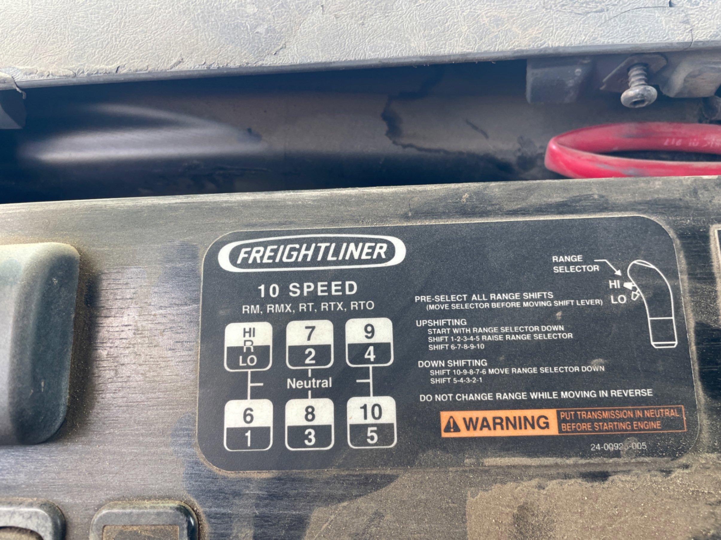 2004 FREIGHTLINER COLUMBIA