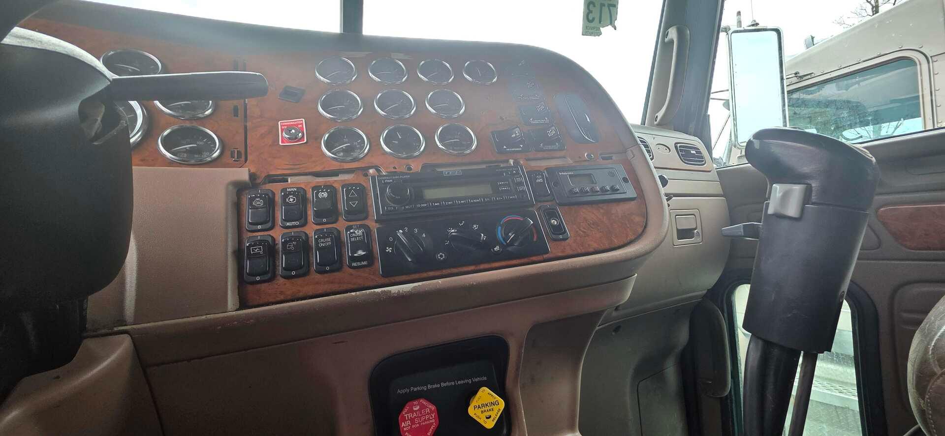 2007 PETERBILT 379 MID-ROOF SLEEPER