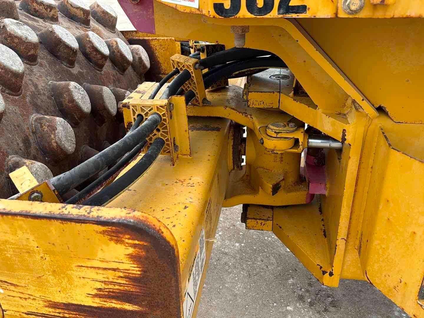 2004 CAT CP433E PADFOOT ROLLER