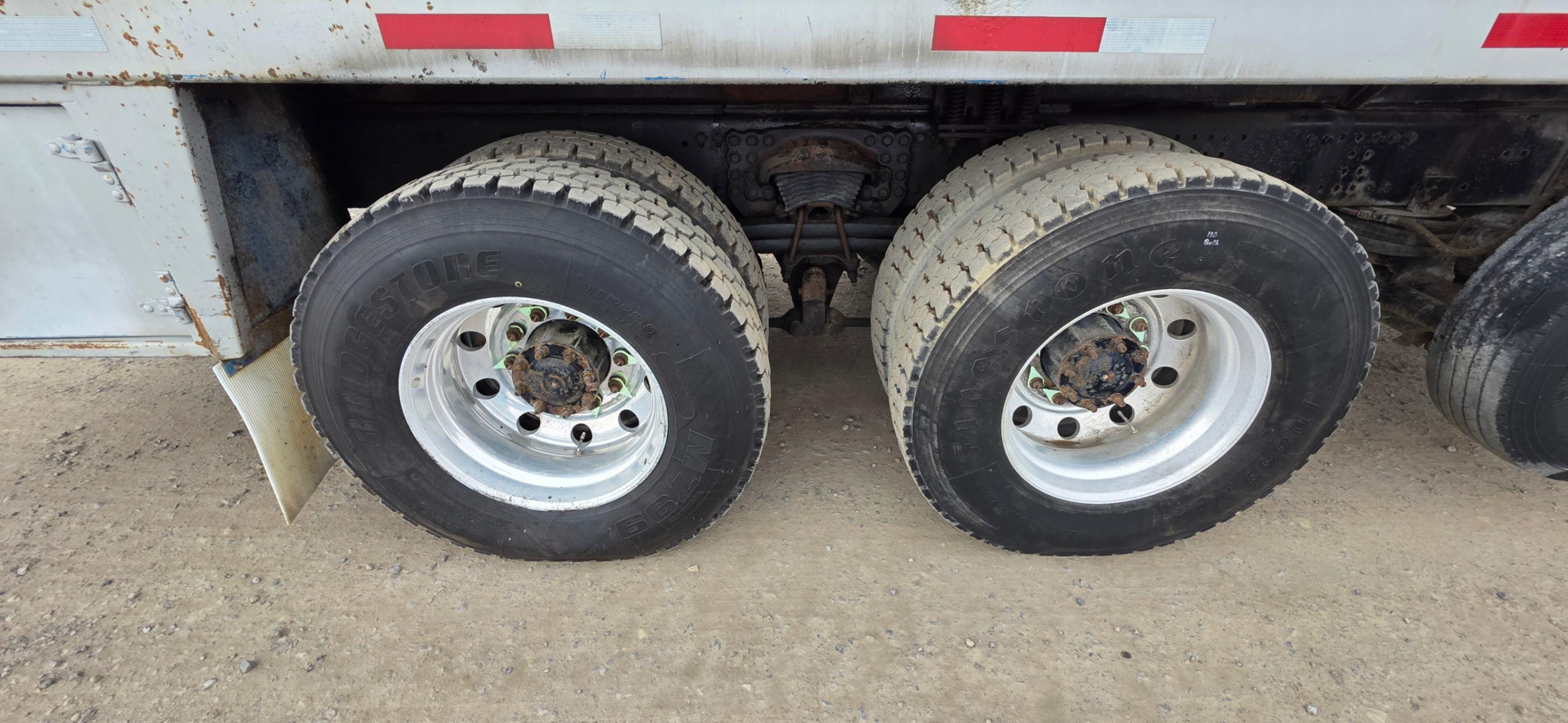 2006 STERLING LT9500 SERIES CHEMICAL TRANSPORT TRUCK