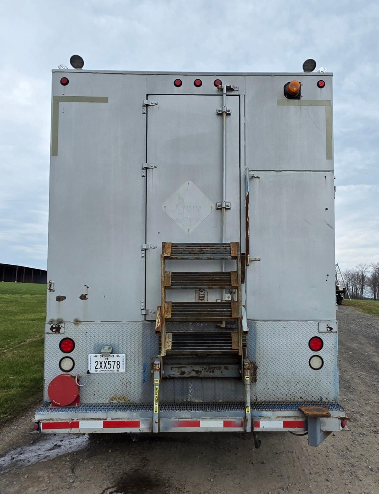 2006 STERLING LT9500 SERIES CHEMICAL TRANSPORT TRUCK