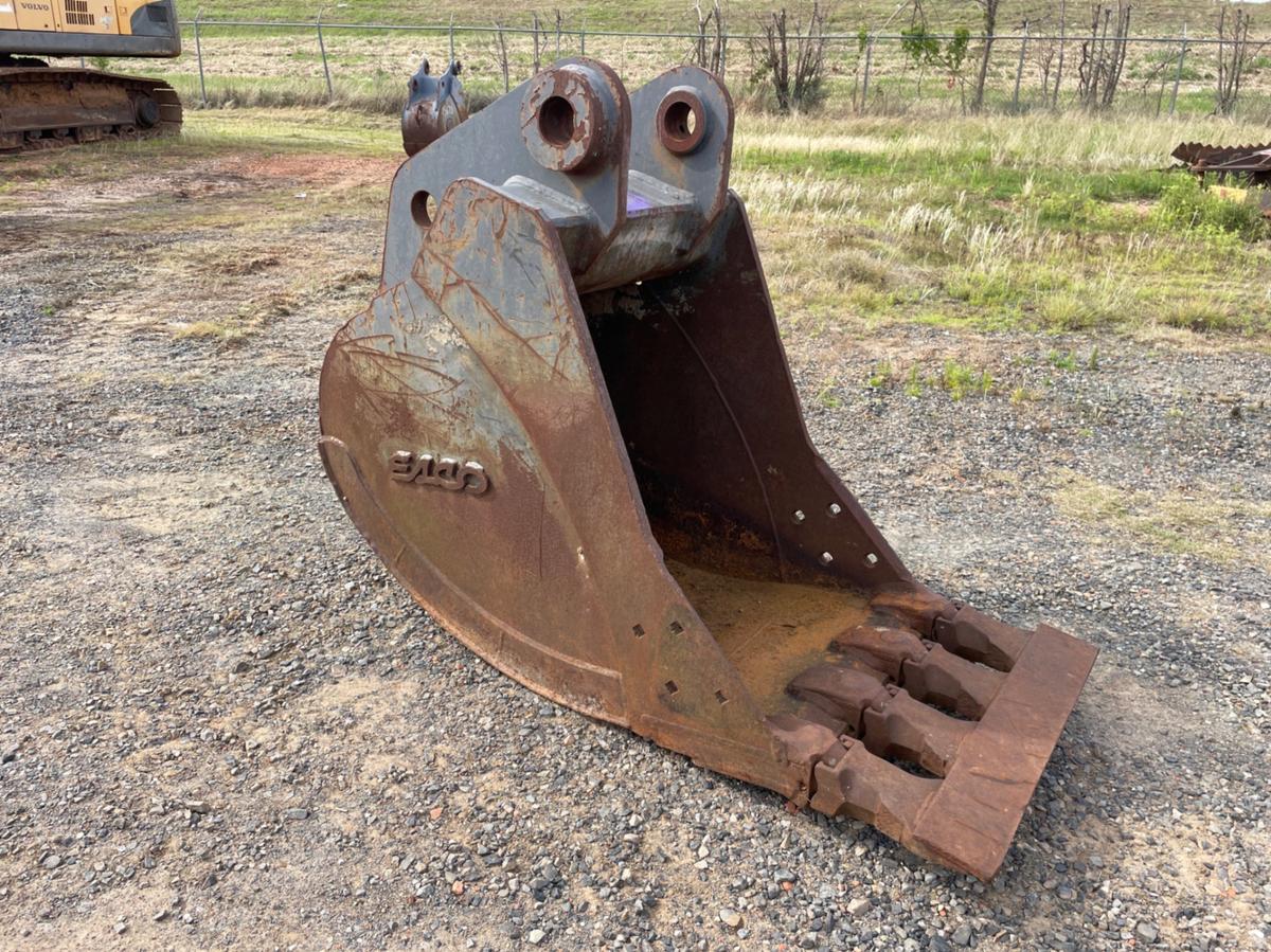 34 CONSTRUCTION BUCKET