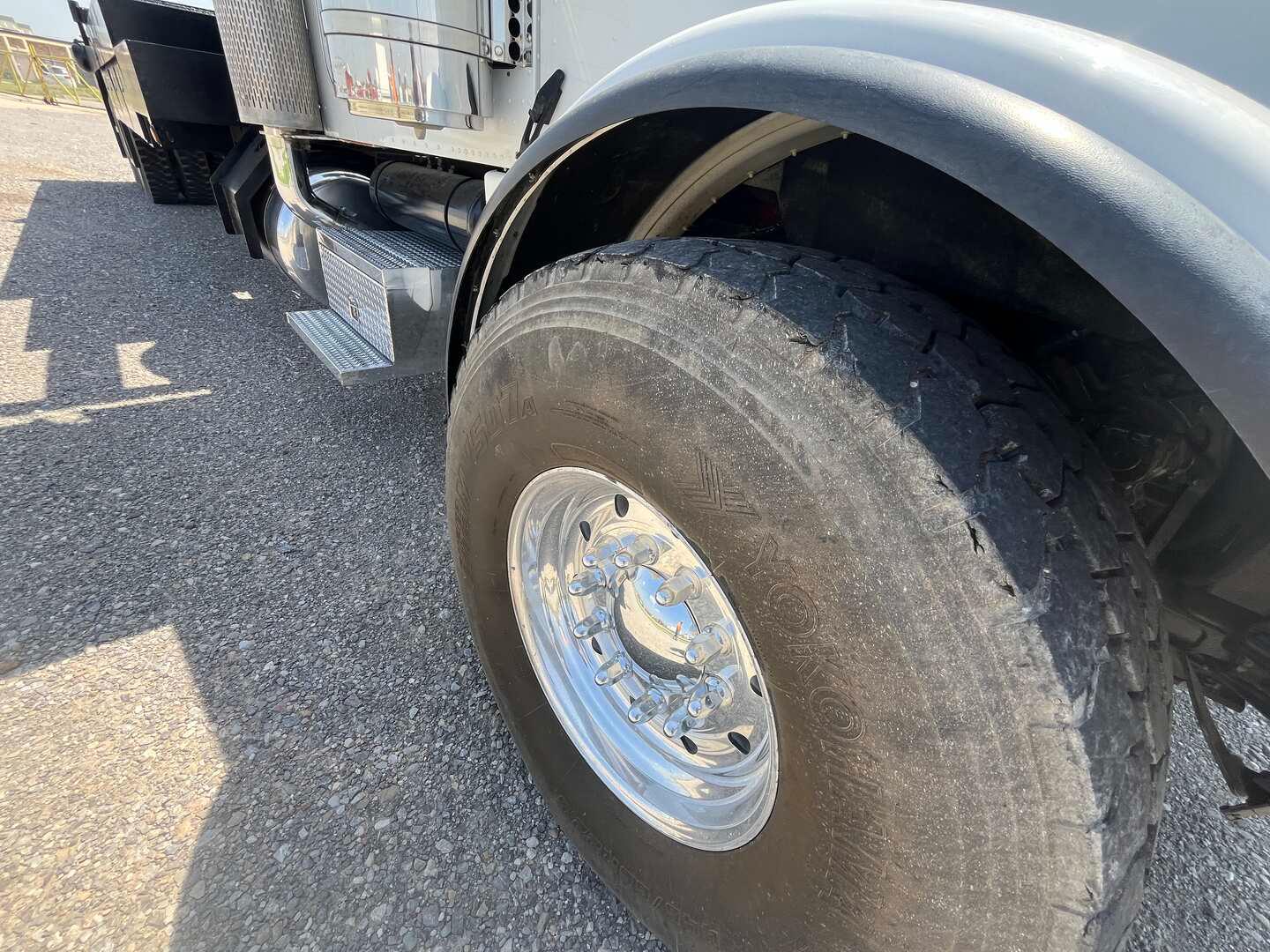 2013 PETERBILT 389K OILFIELD BED TRUCK
