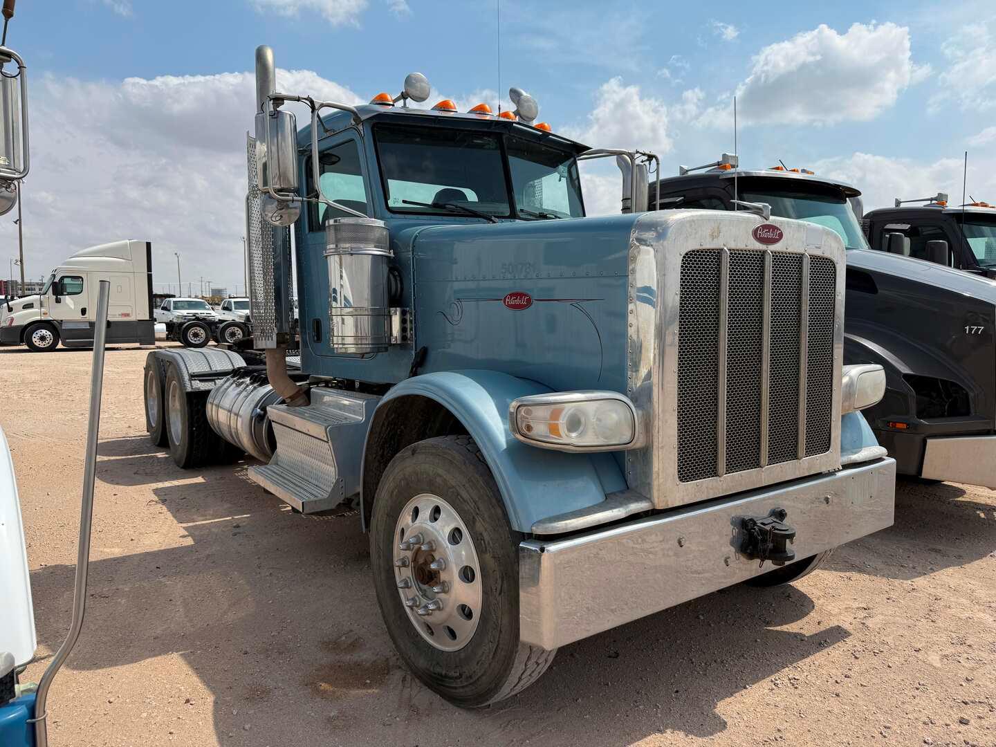 2018 PETERBILT 389 DAYCAB