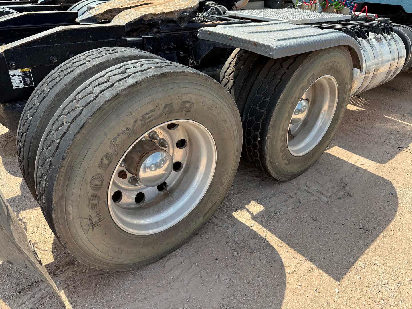 2018 PETERBILT 389 DAYCAB