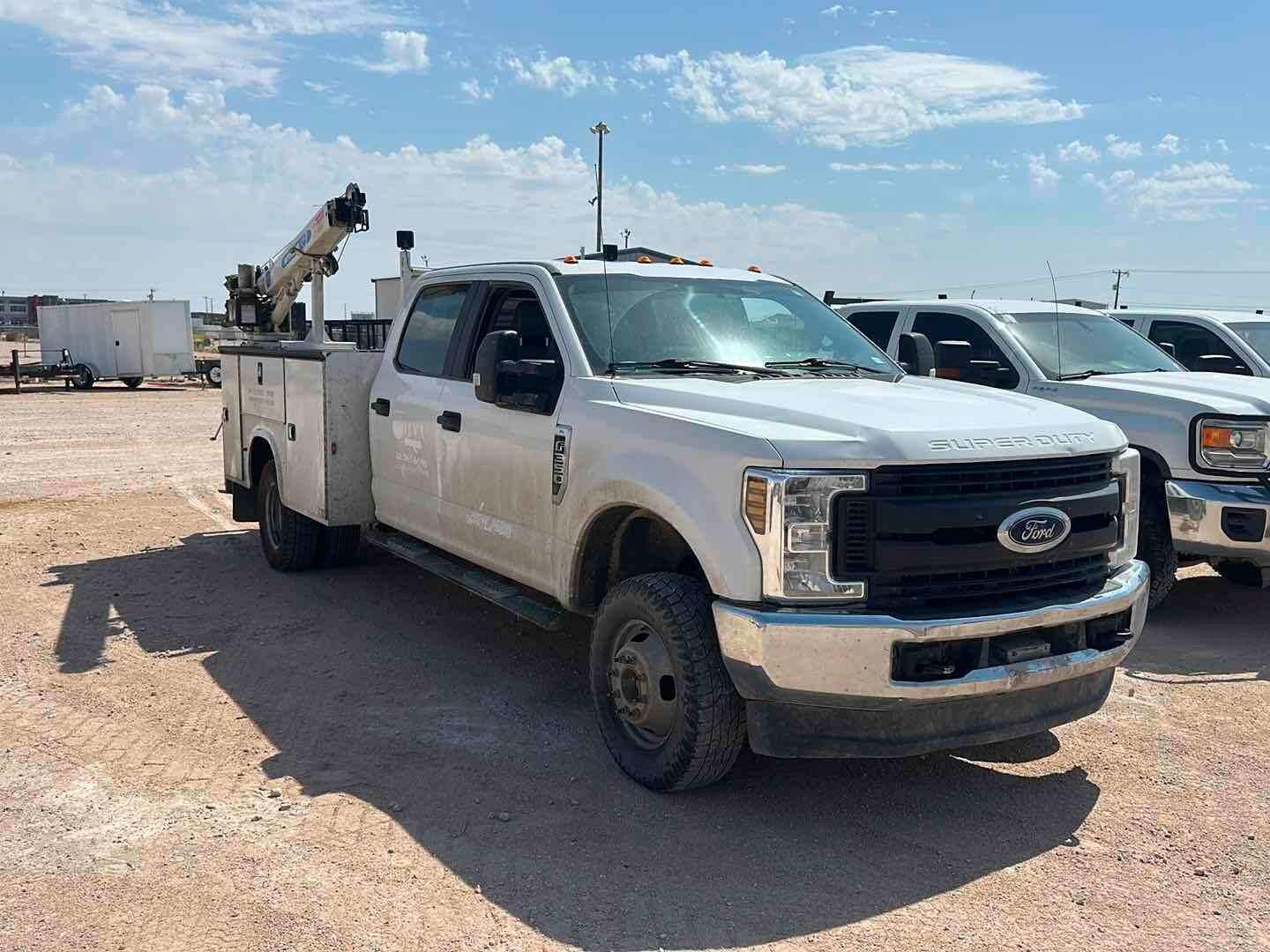 2019 FORD F-350 SERVICE TRUCK(INOPERABLE)