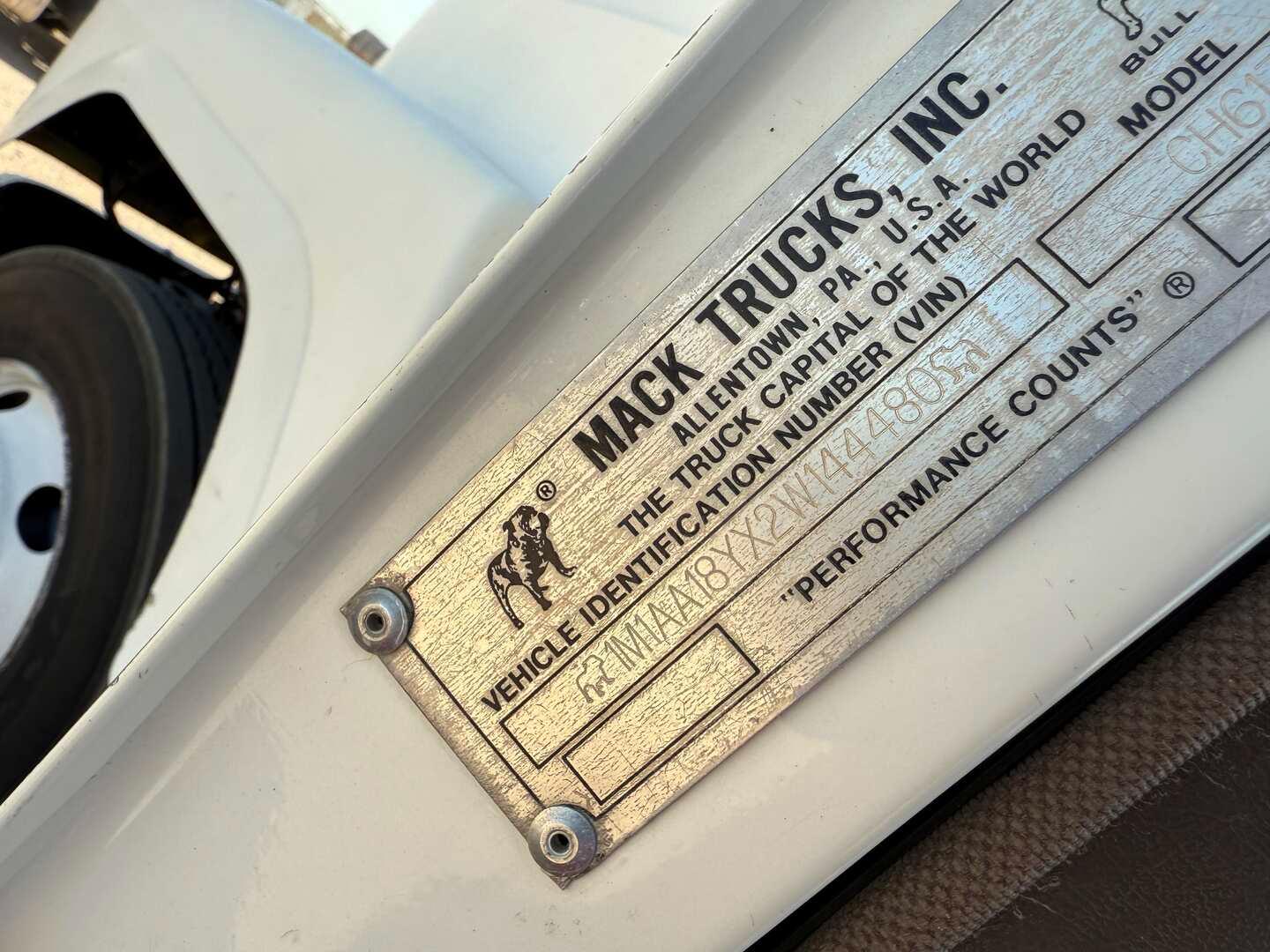 2002 MACK CH613