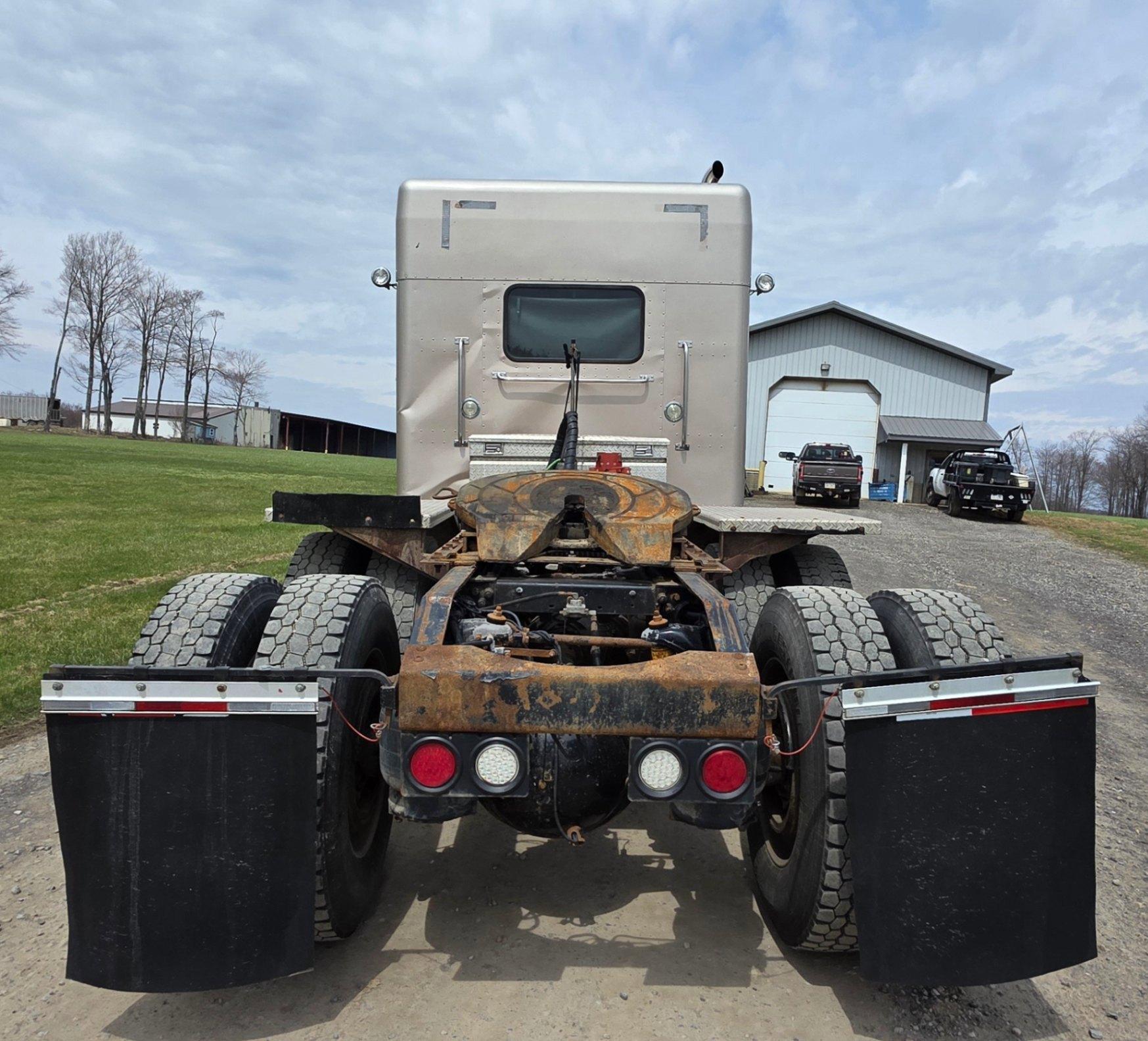 2007 PETERBILT 379 MID-ROOF SLEEPER