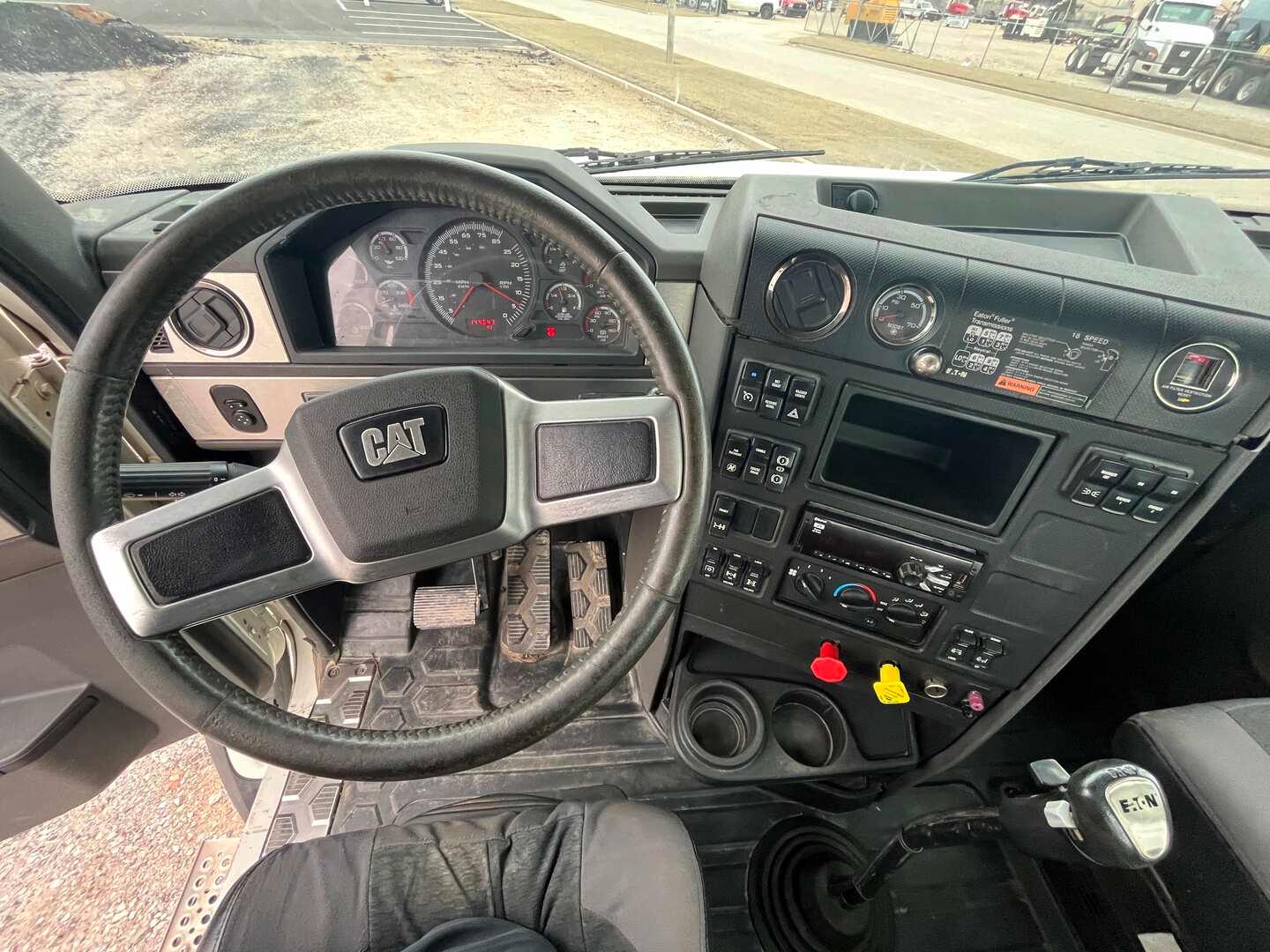 2016 CATERPILLAR CT660