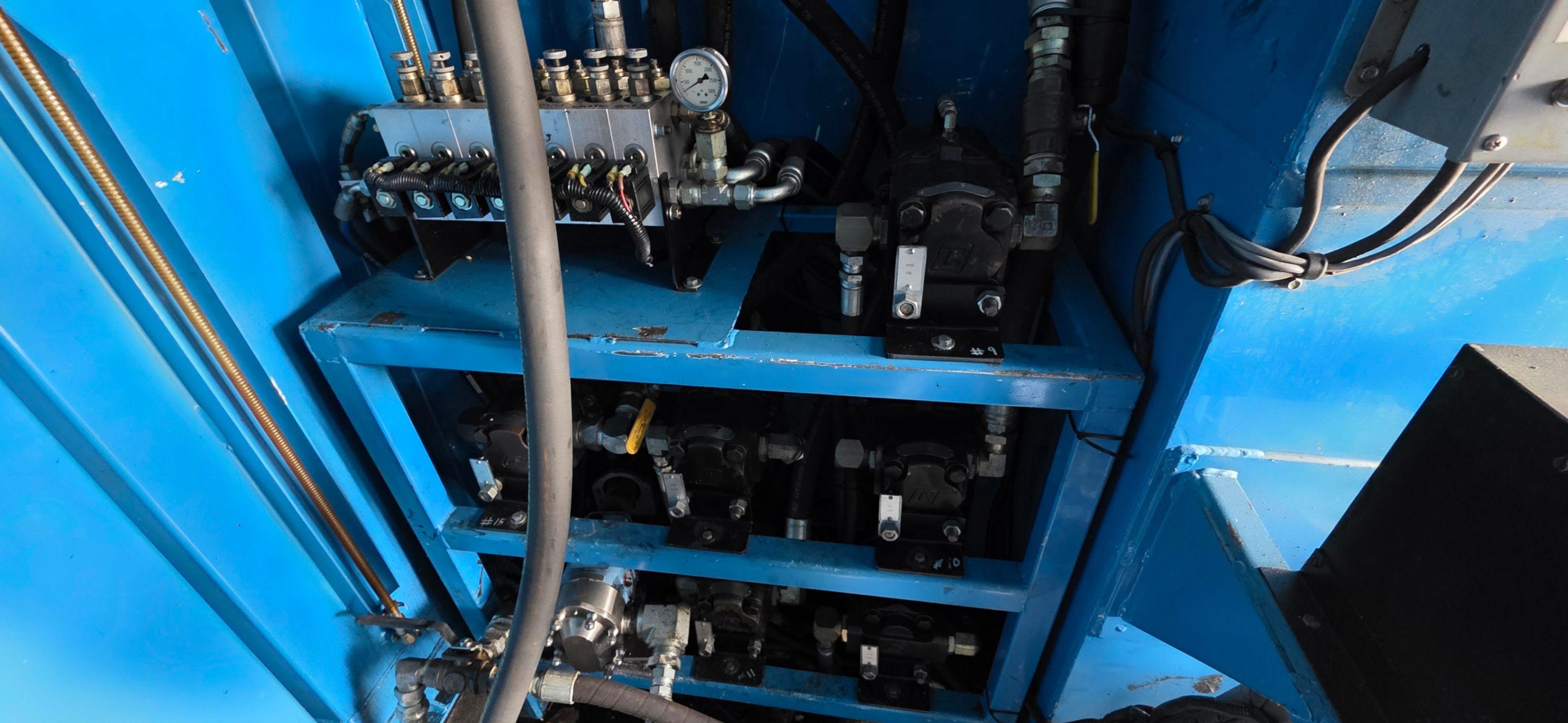 2006 STERLING LT9500 SERIES CHEMICAL TRANSPORT TRUCK