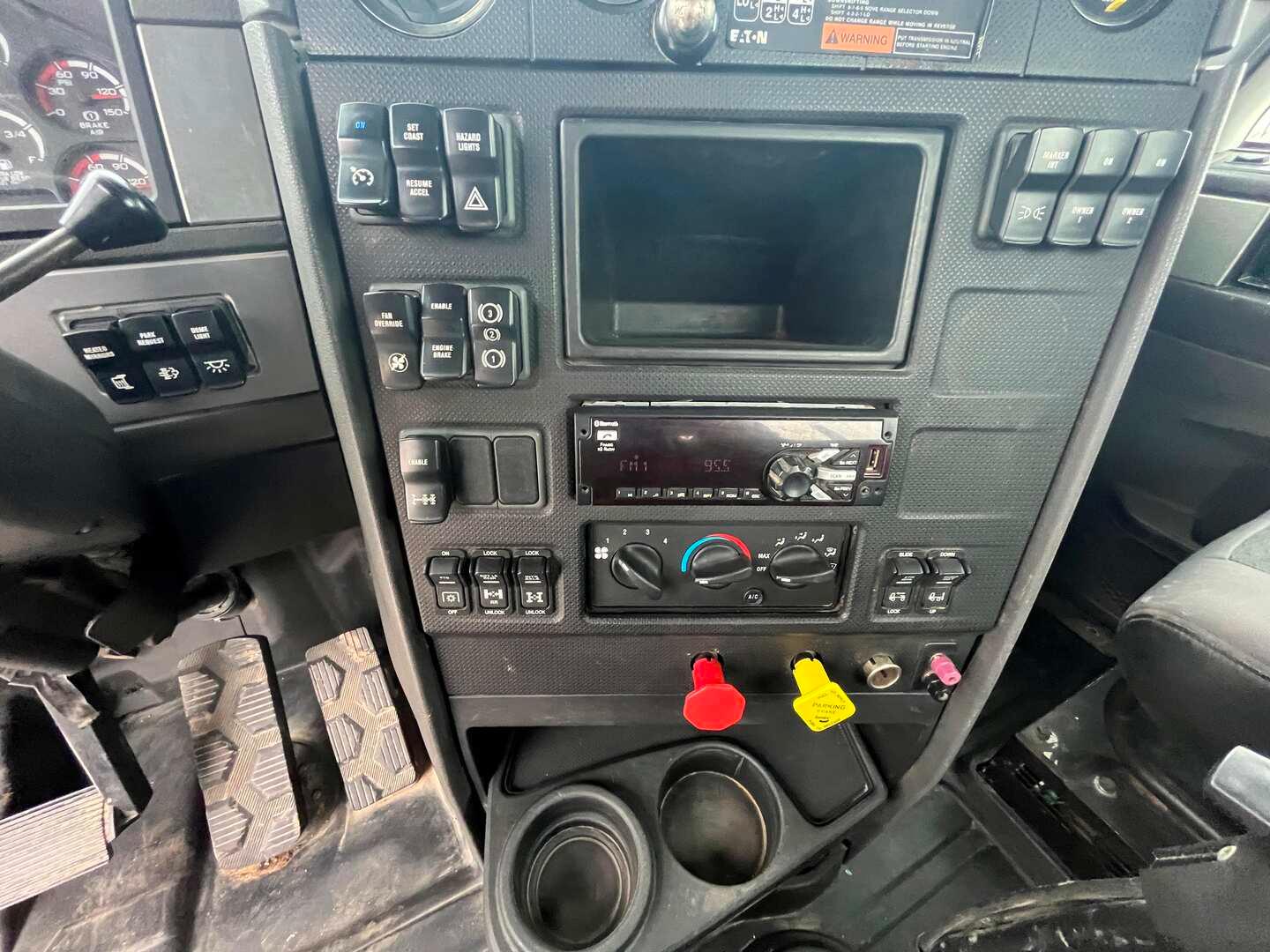 2016 CATERPILLAR CT660