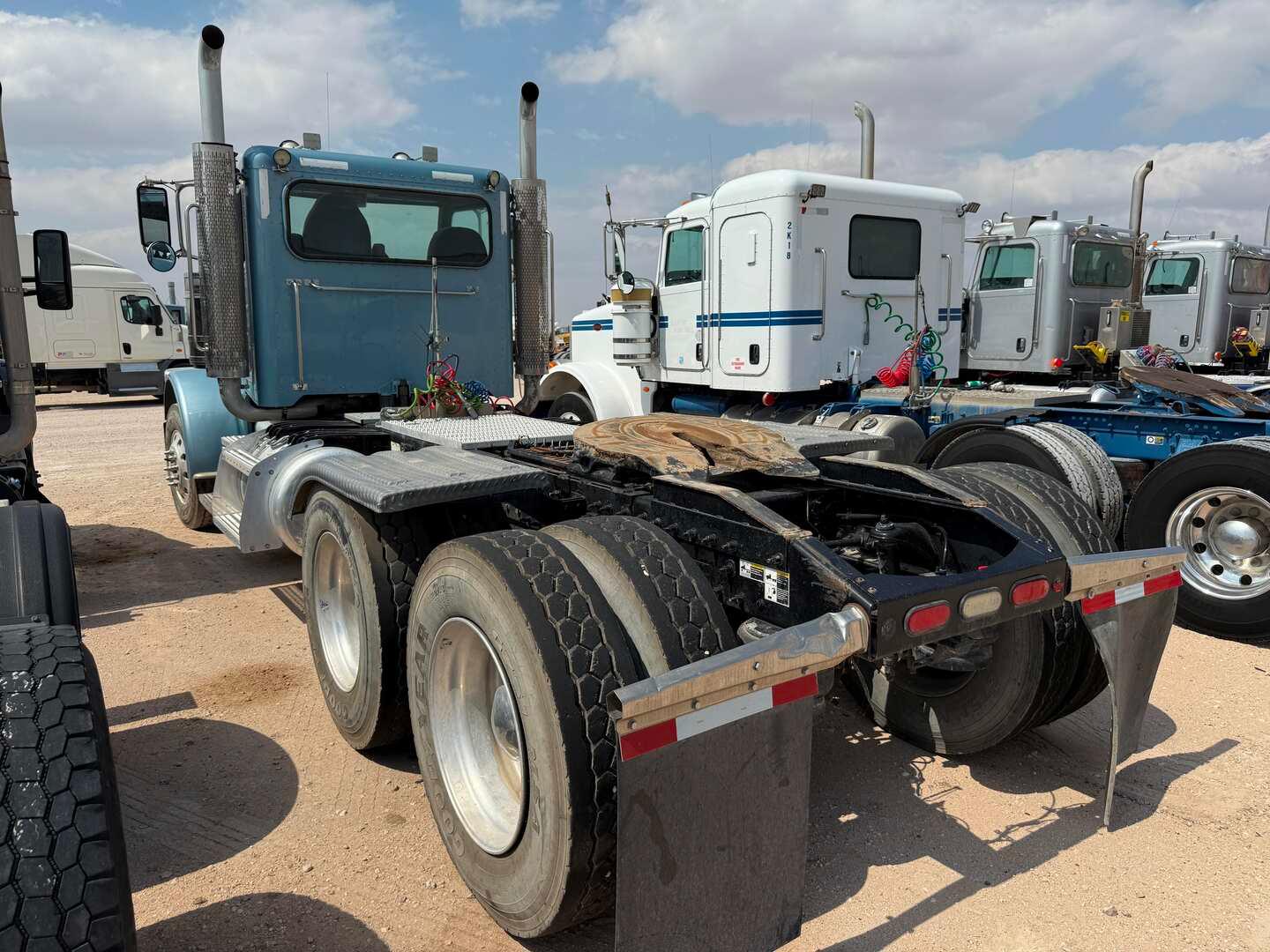 2018 PETERBILT 389 DAYCAB