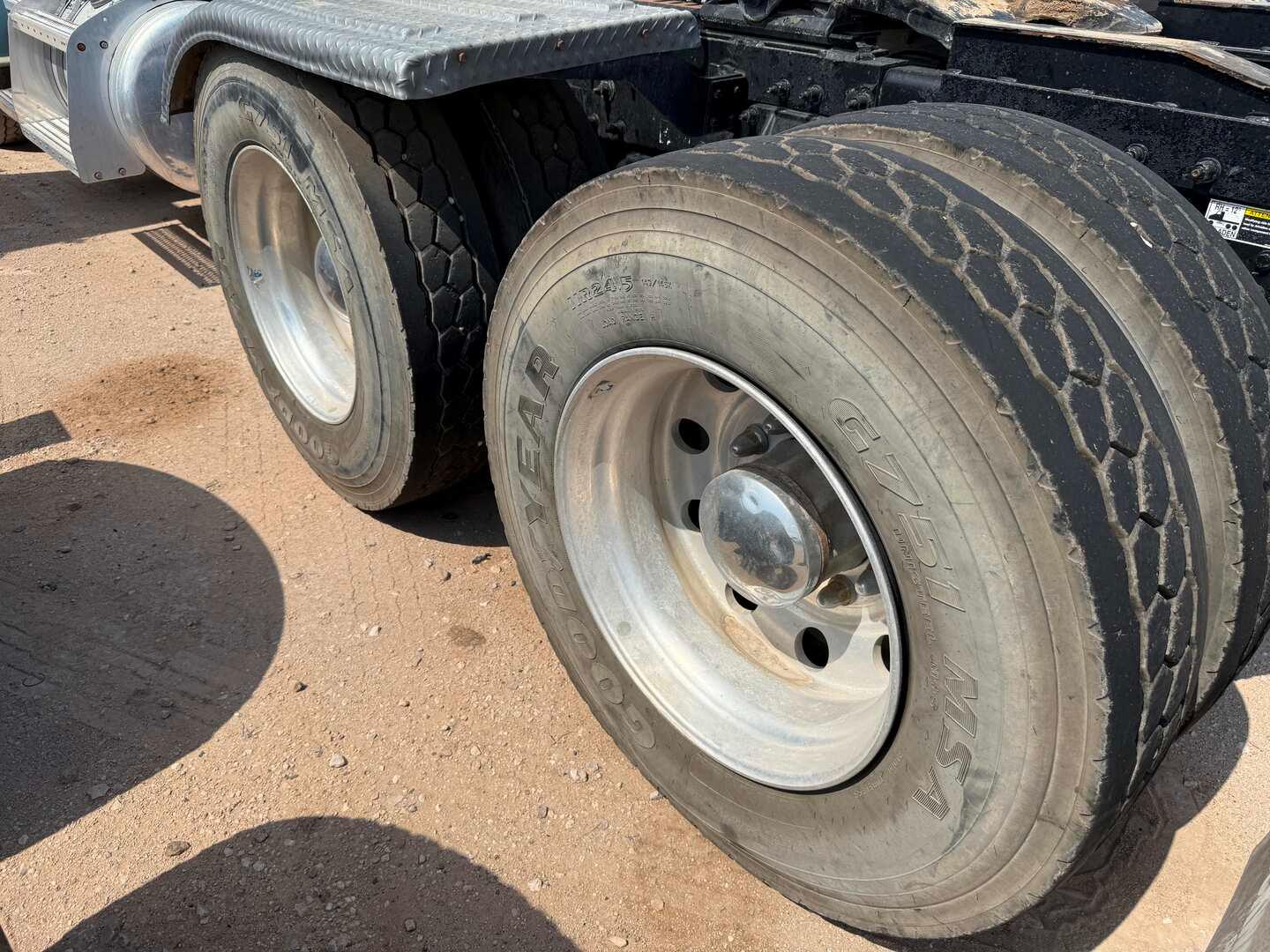 2018 PETERBILT 389 DAYCAB