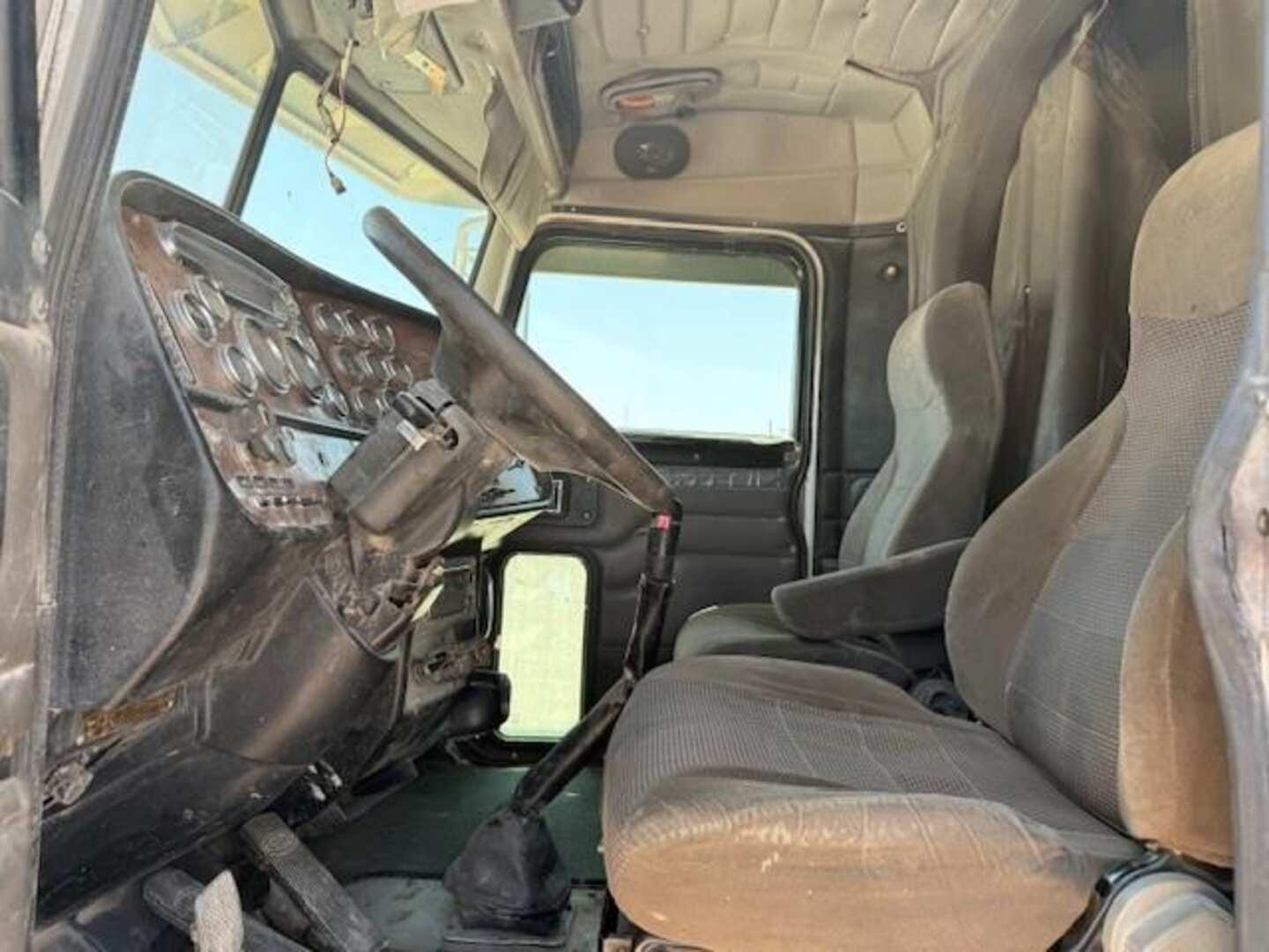 2005 PETERBILT 379
