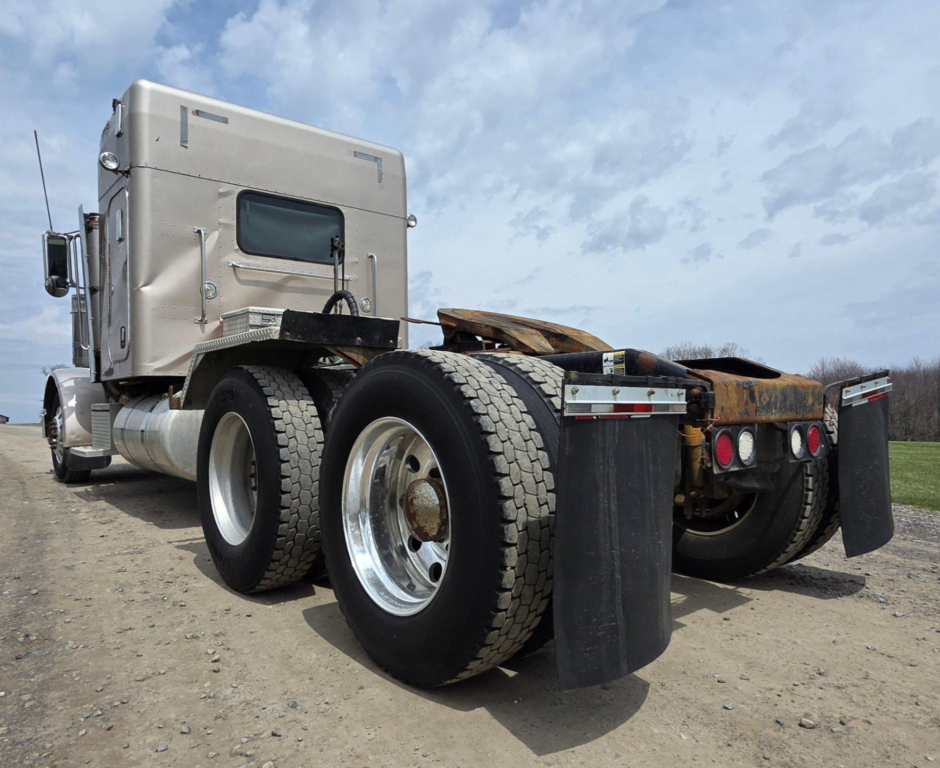 2007 PETERBILT 379 MID-ROOF SLEEPER