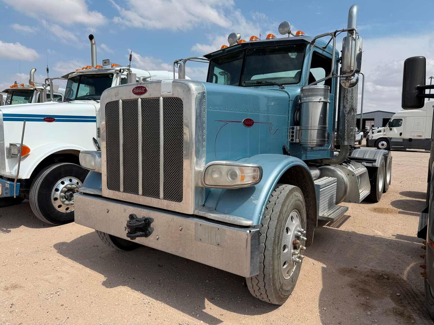 2018 PETERBILT 389 DAYCAB