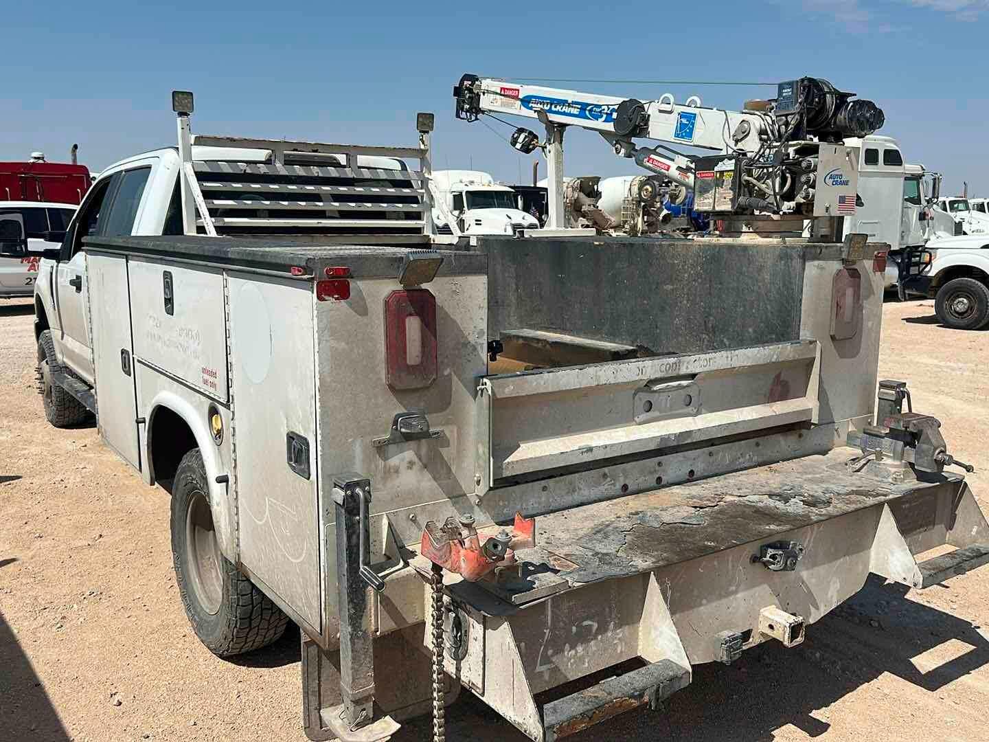 2019 FORD F-350 SERVICE TRUCK(INOPERABLE)