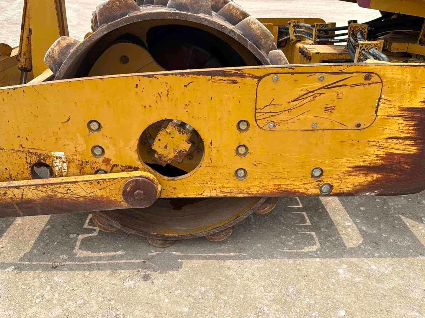 2004 CAT CP433E PADFOOT ROLLER