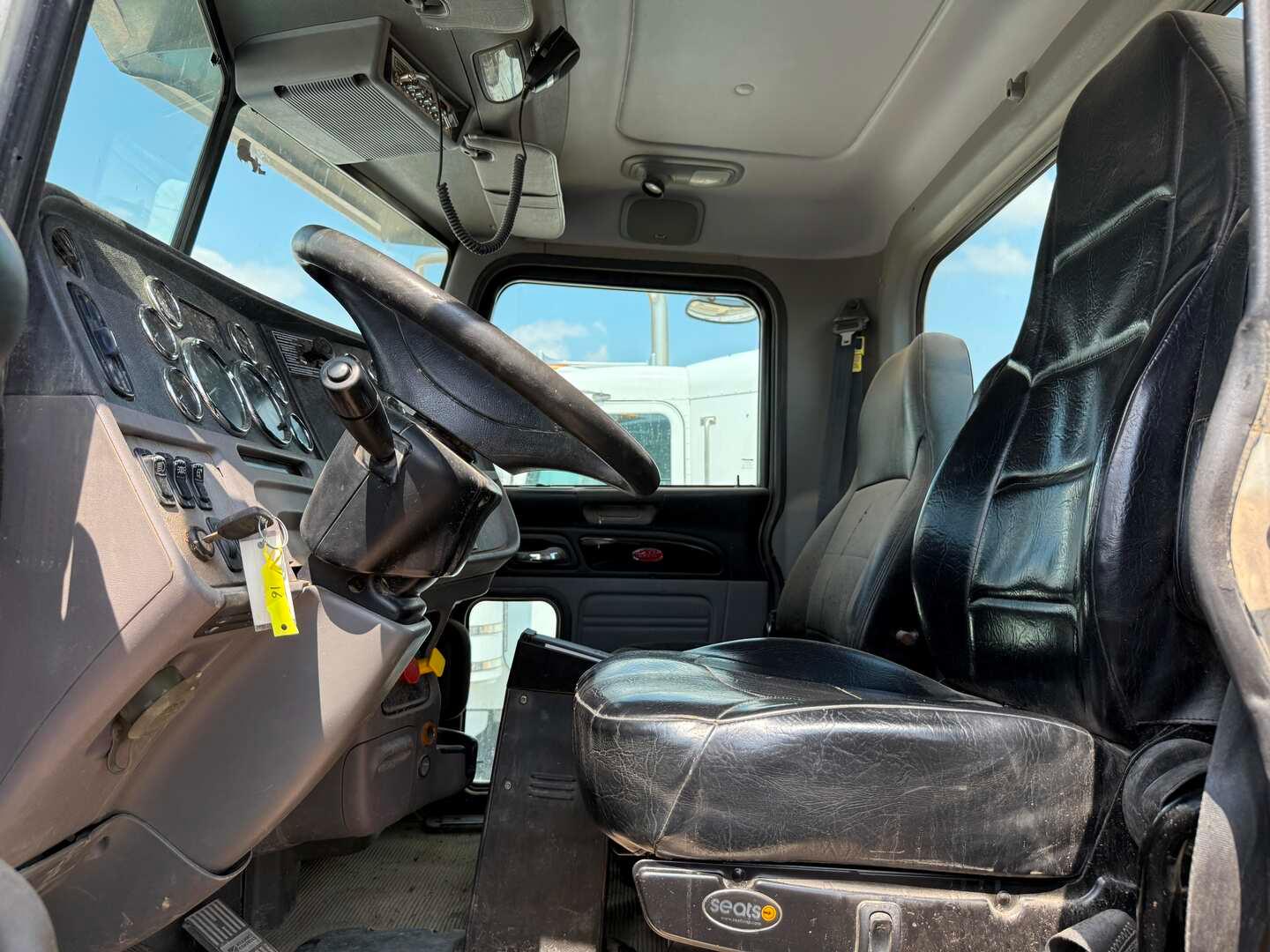 2018 PETERBILT 389 DAYCAB