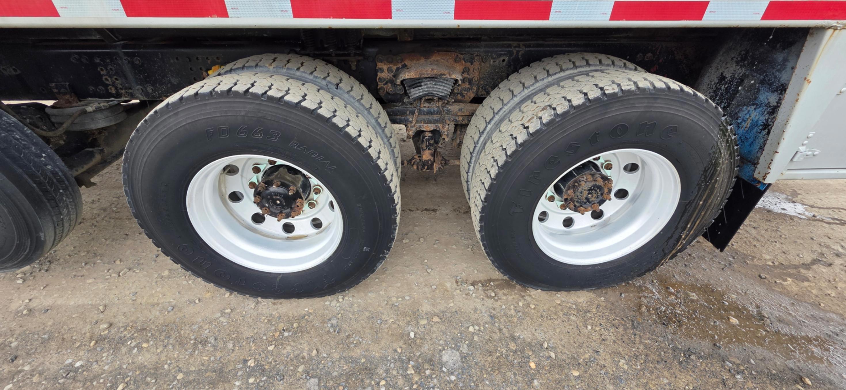 2006 STERLING LT9500 SERIES CHEMICAL TRANSPORT TRUCK