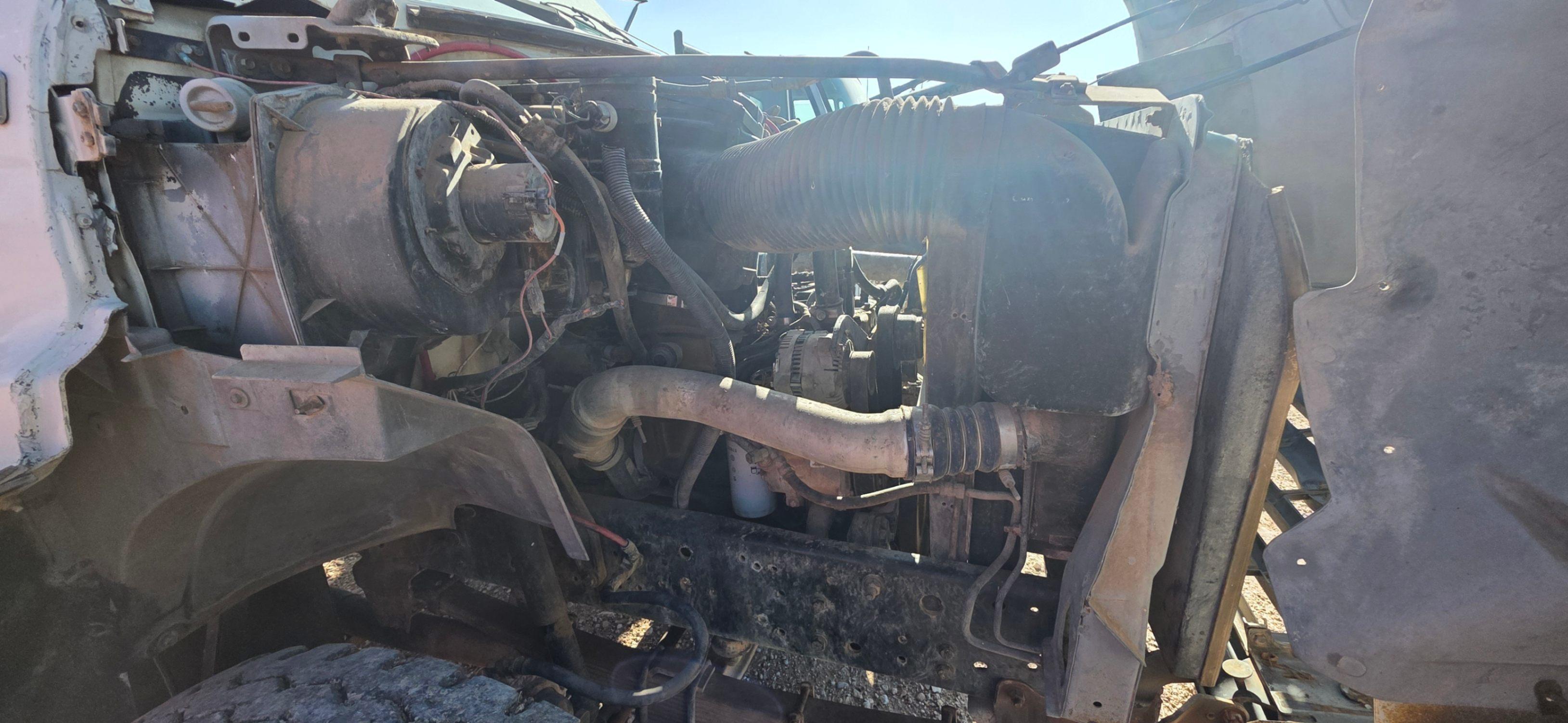 1998 FORD F-800 (INOPERABLE)