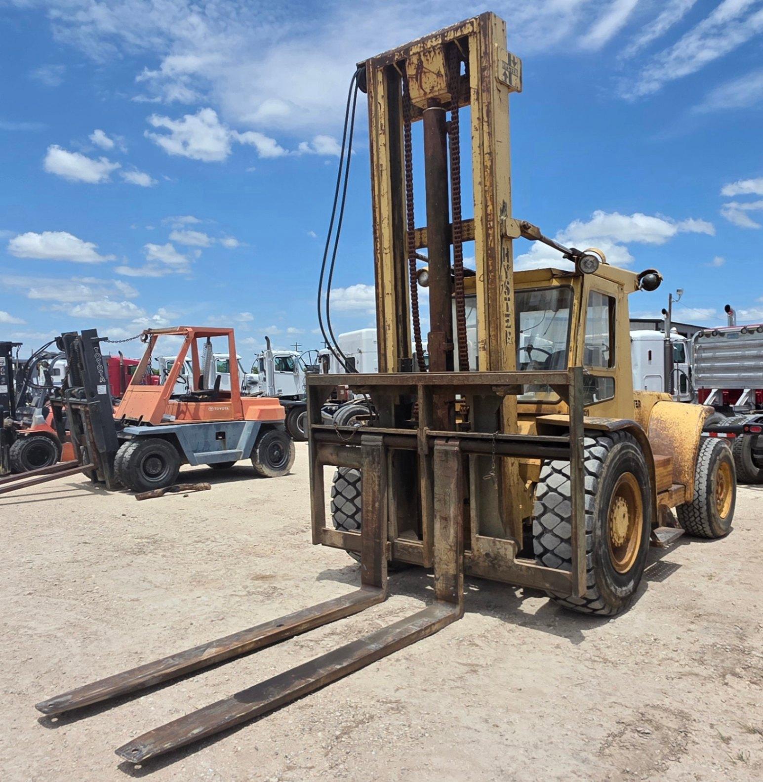 HYSTER P200B ROUGH TERRIAN FORKLIFT
