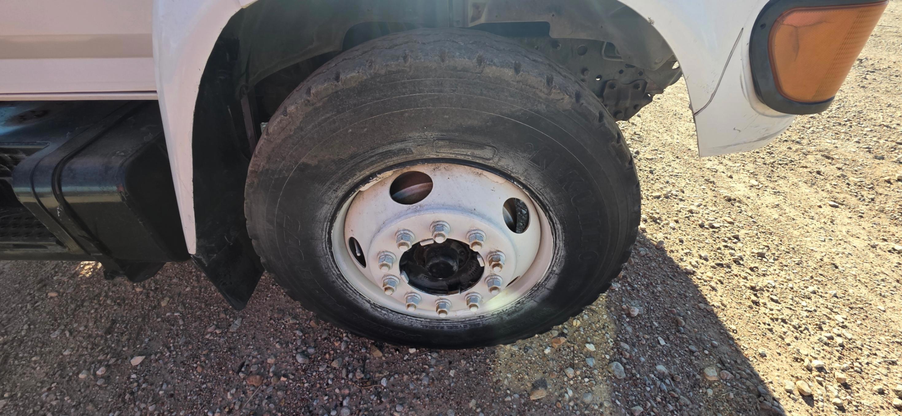 1998 FORD F-800 (INOPERABLE)