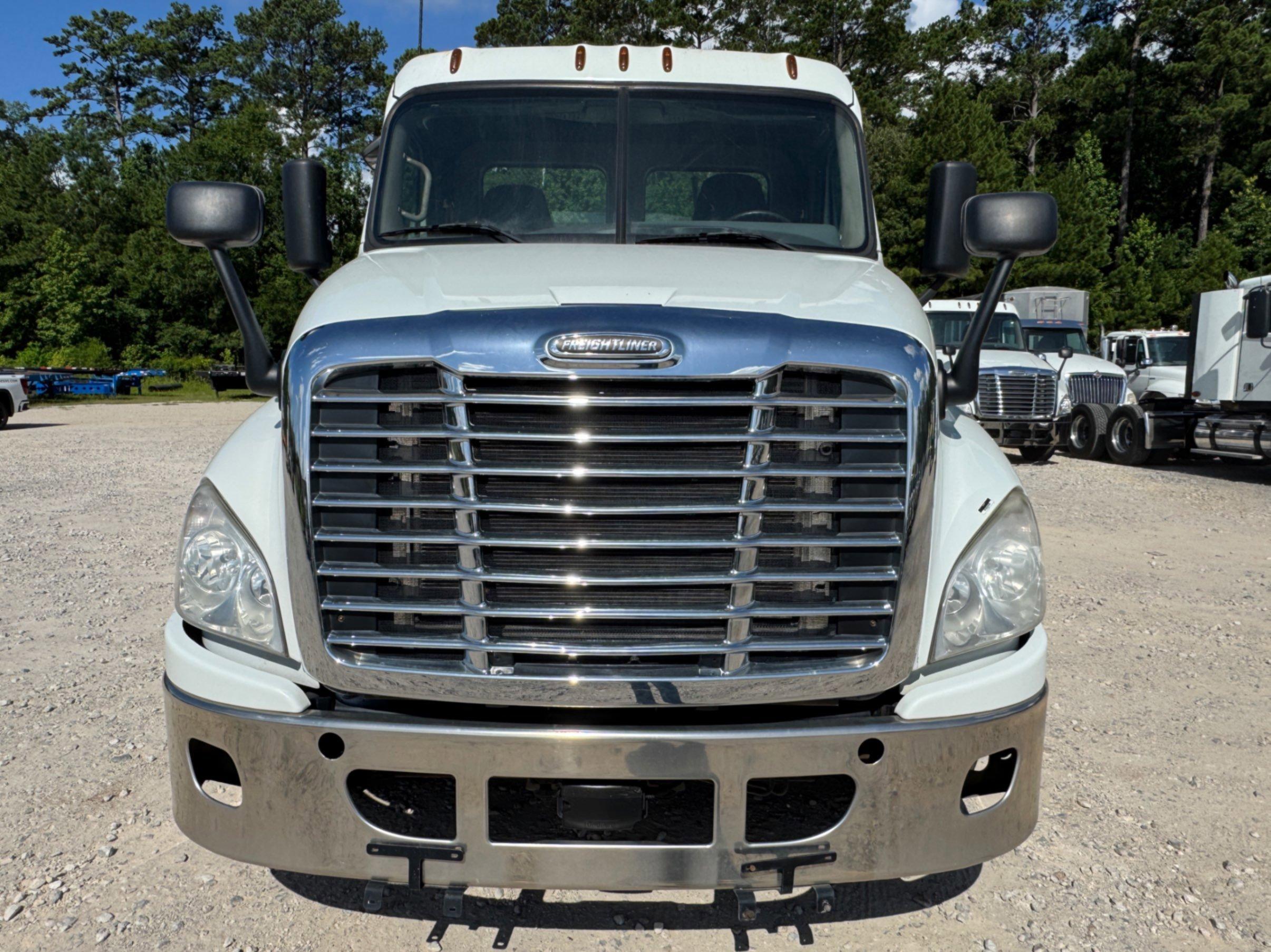 2019 FREIGHTLINER CASCADIA DAY CAB