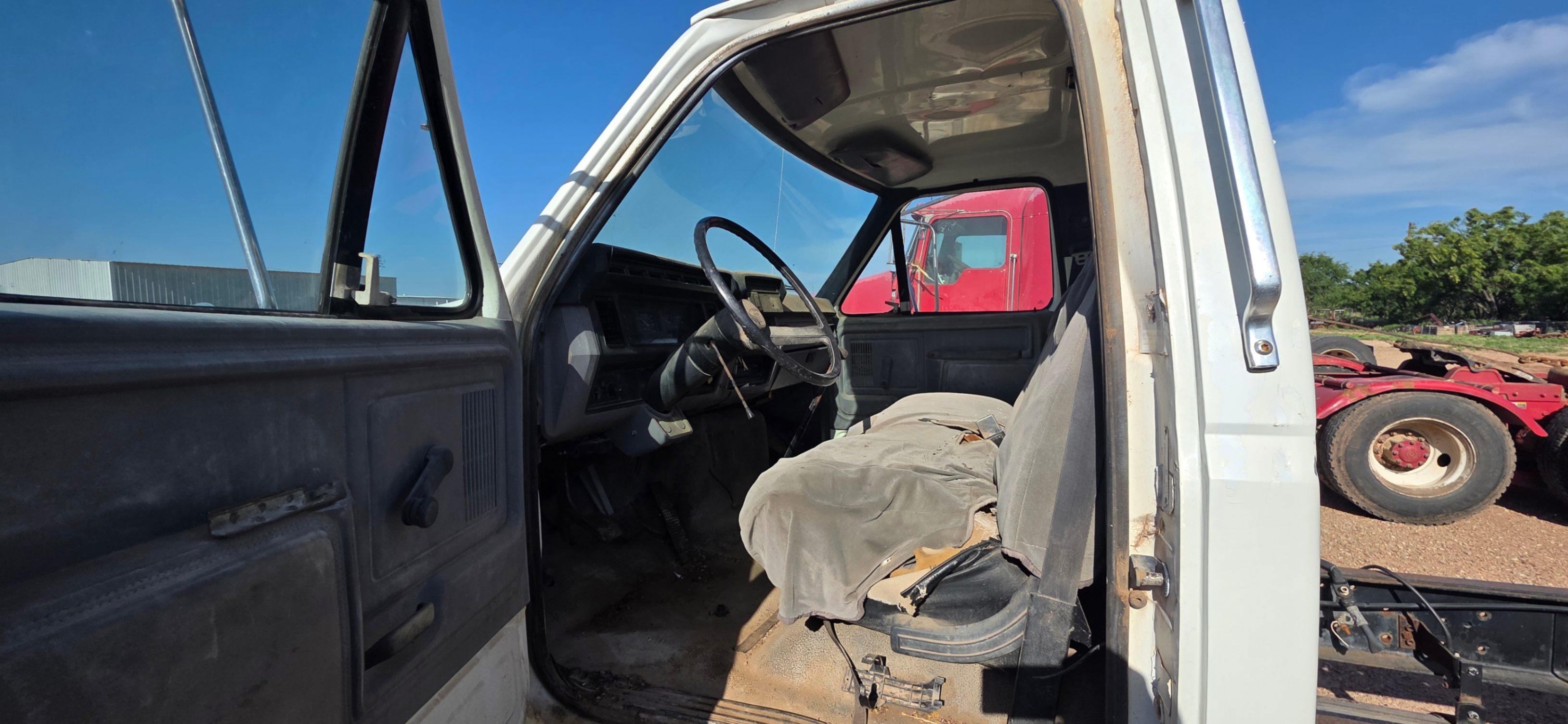 1998 FORD F-800 (INOPERABLE)