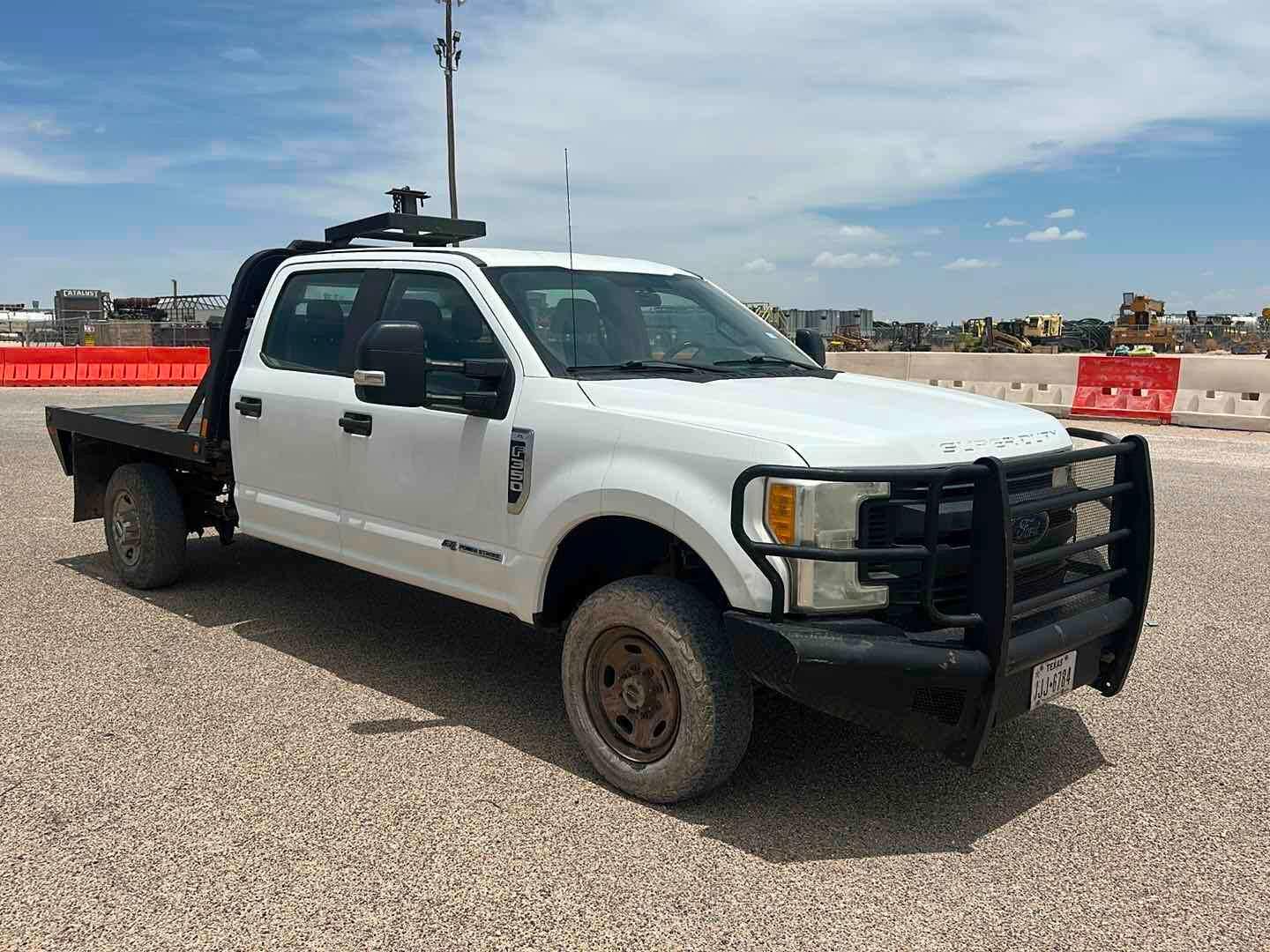 2017 FORD F-350 FLATBED