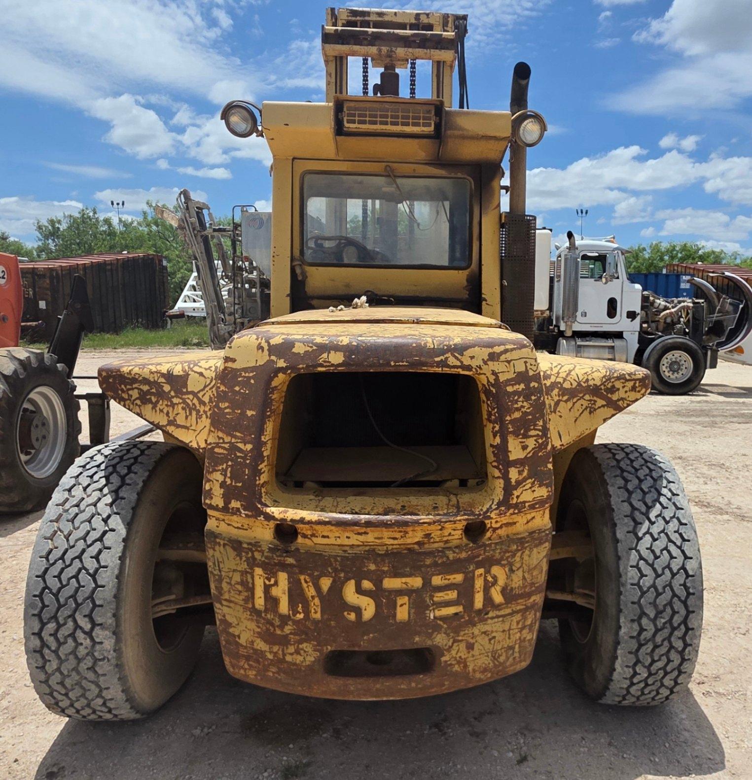 HYSTER P200B ROUGH TERRIAN FORKLIFT