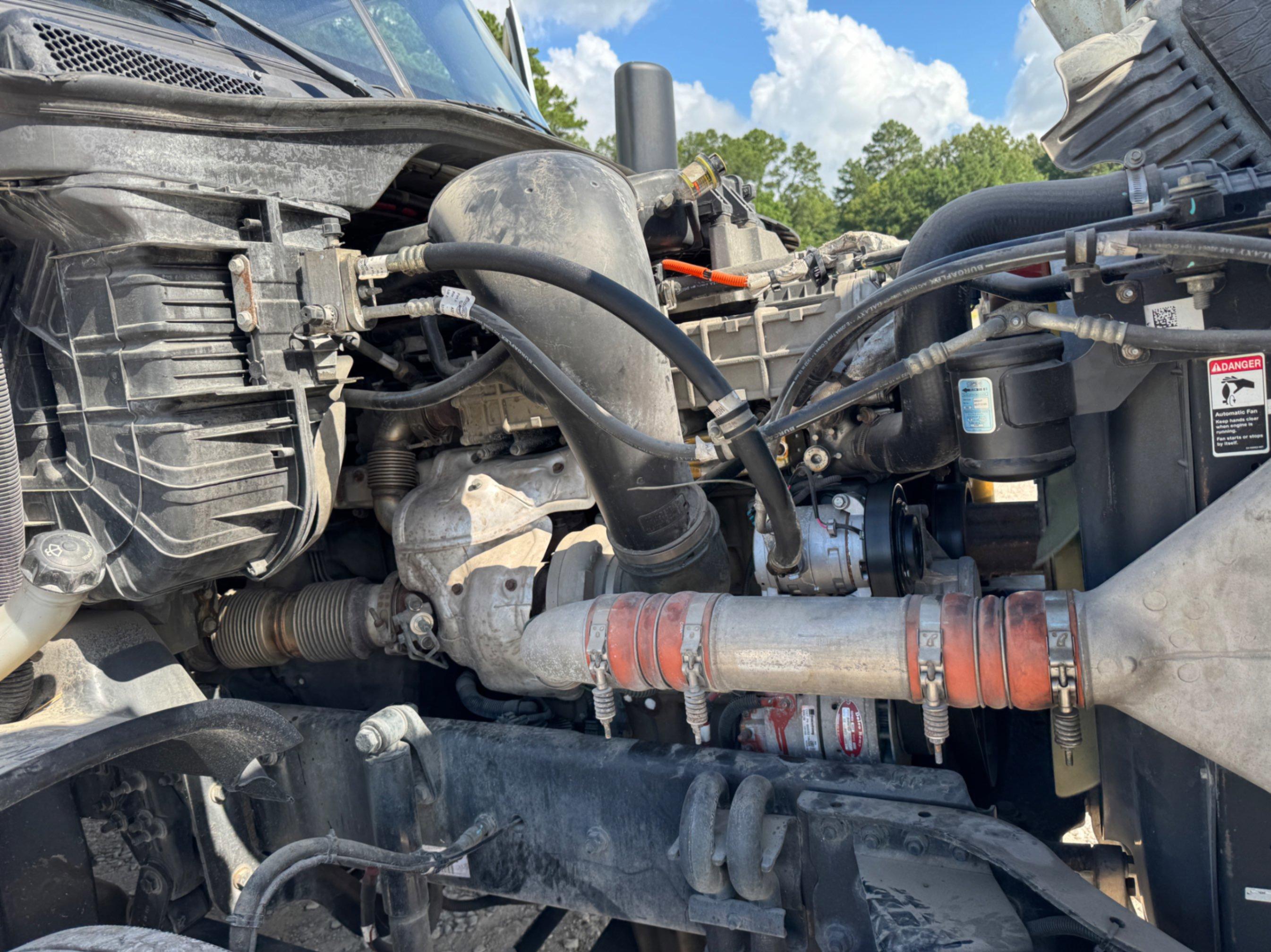 2019 FREIGHTLINER CASCADIA DAY CAB